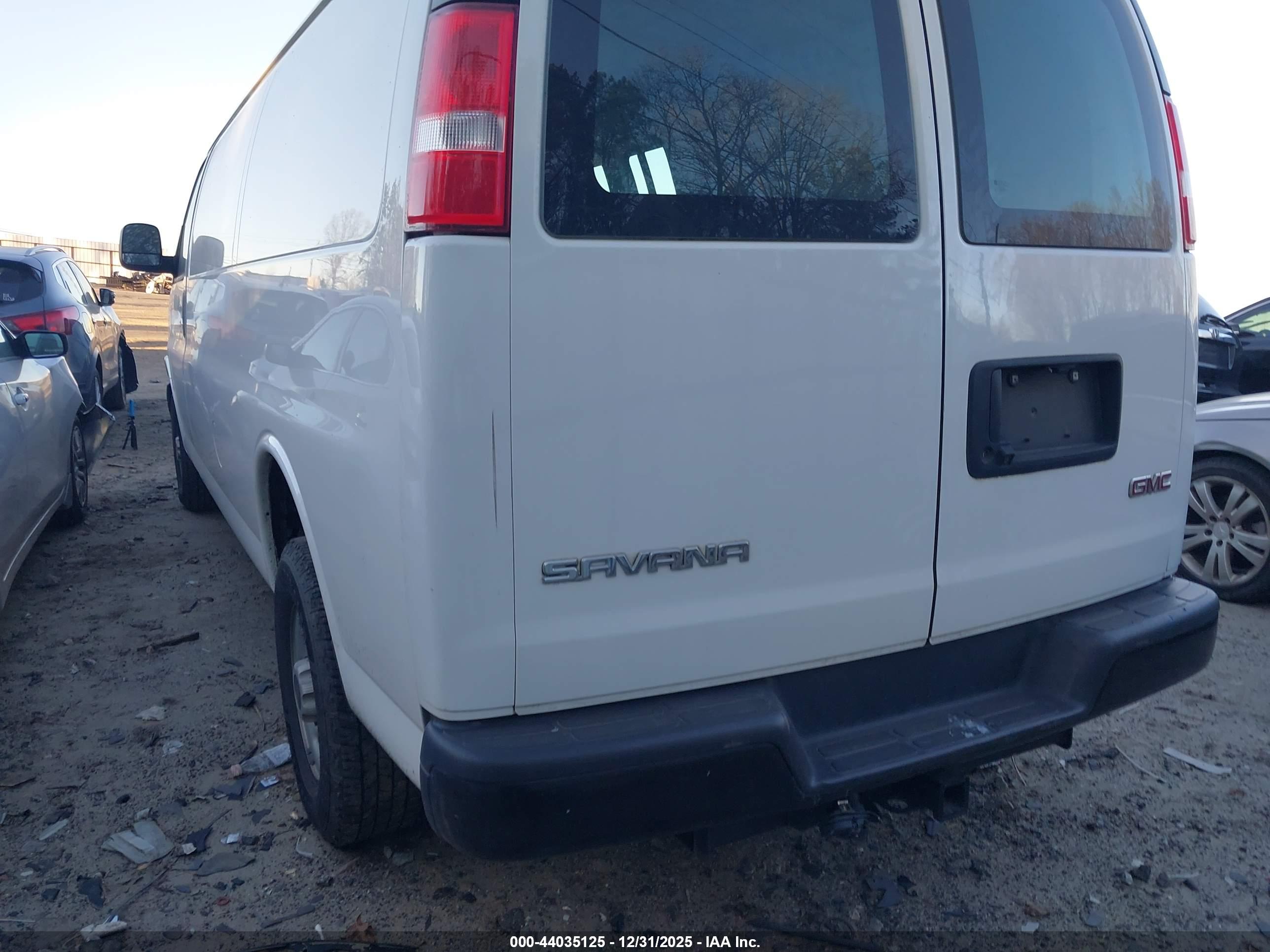 GMC SAVANA image 3