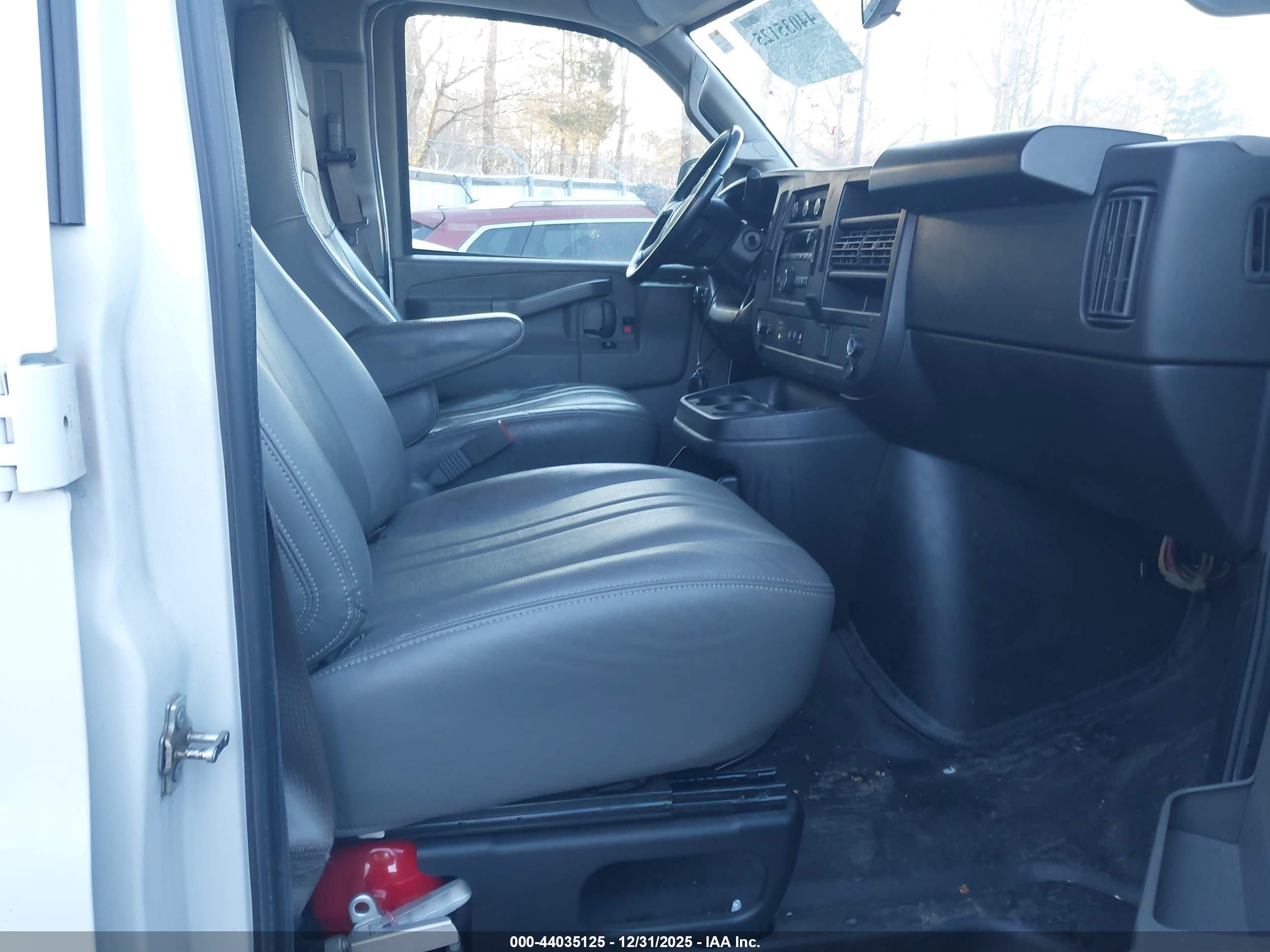 GMC SAVANA image 5