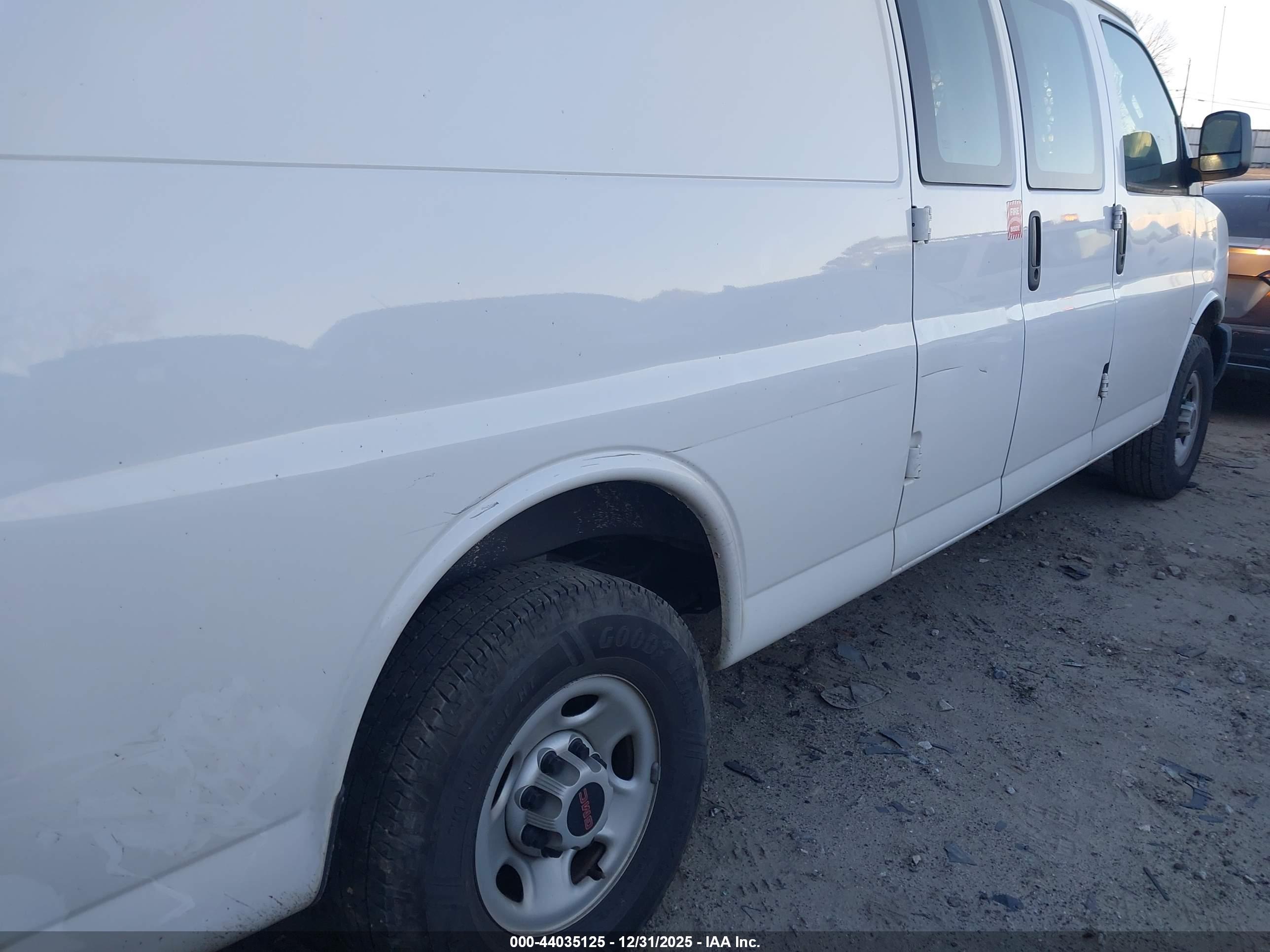 GMC SAVANA image 6