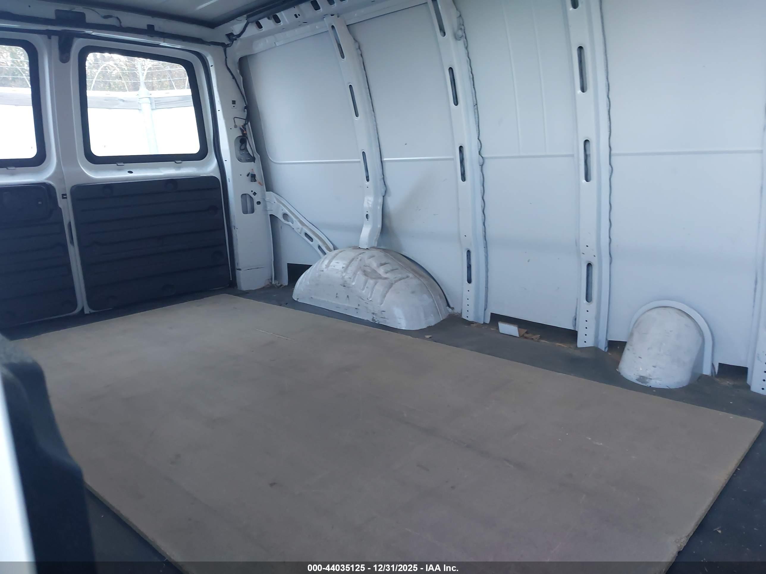 GMC SAVANA image 8