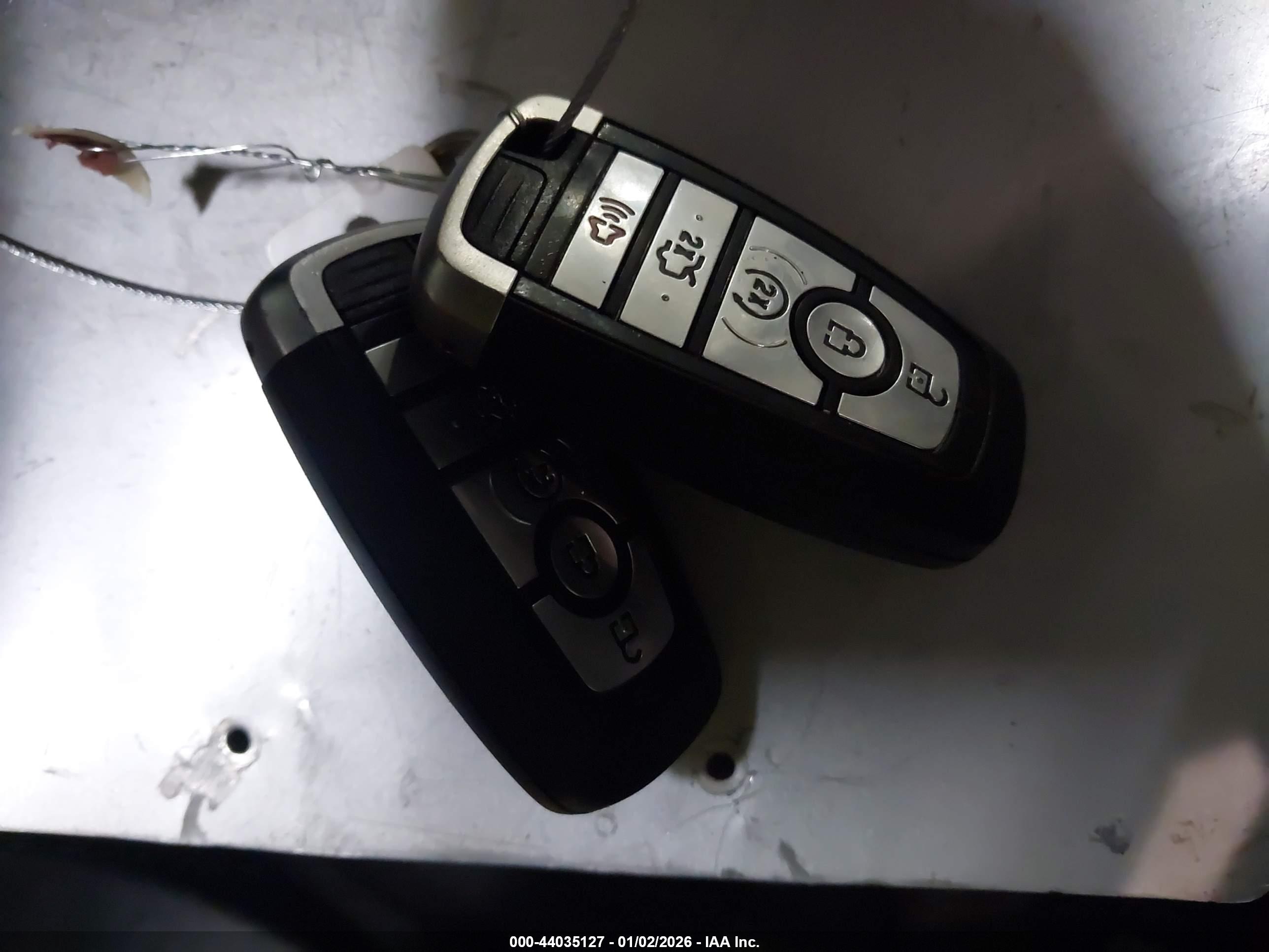 FORD FUSION image 11