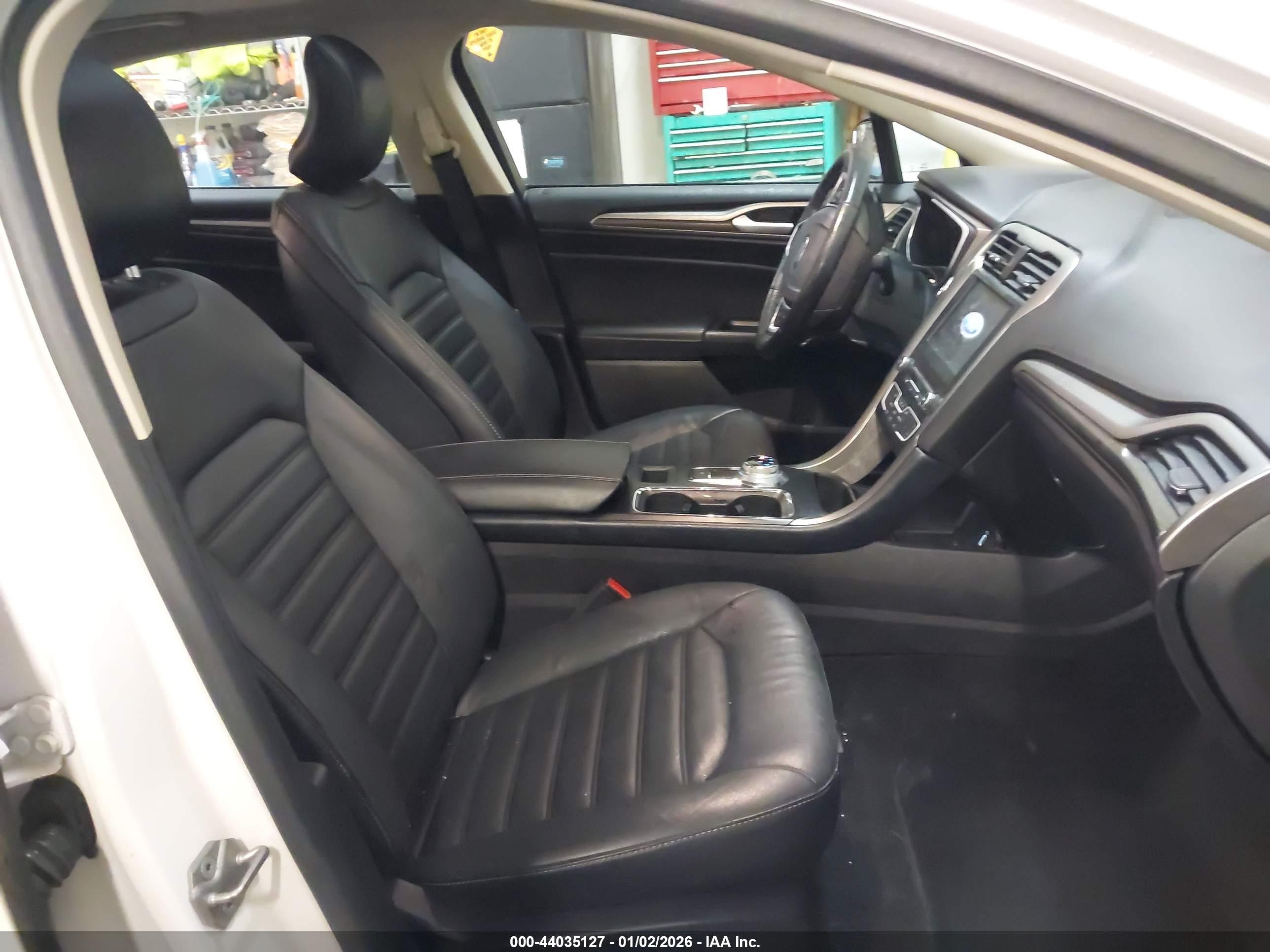 FORD FUSION image 5