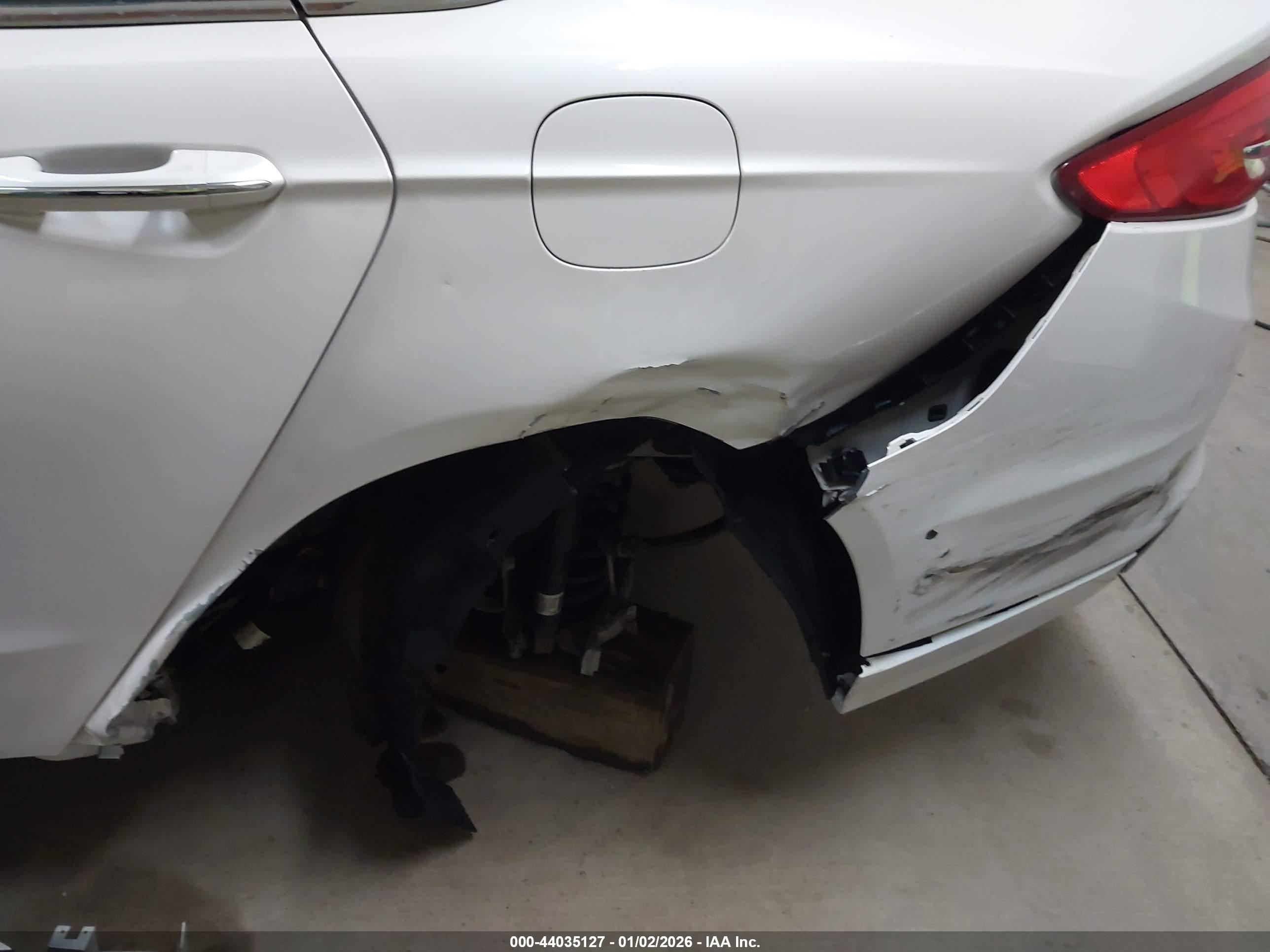 FORD FUSION image 6