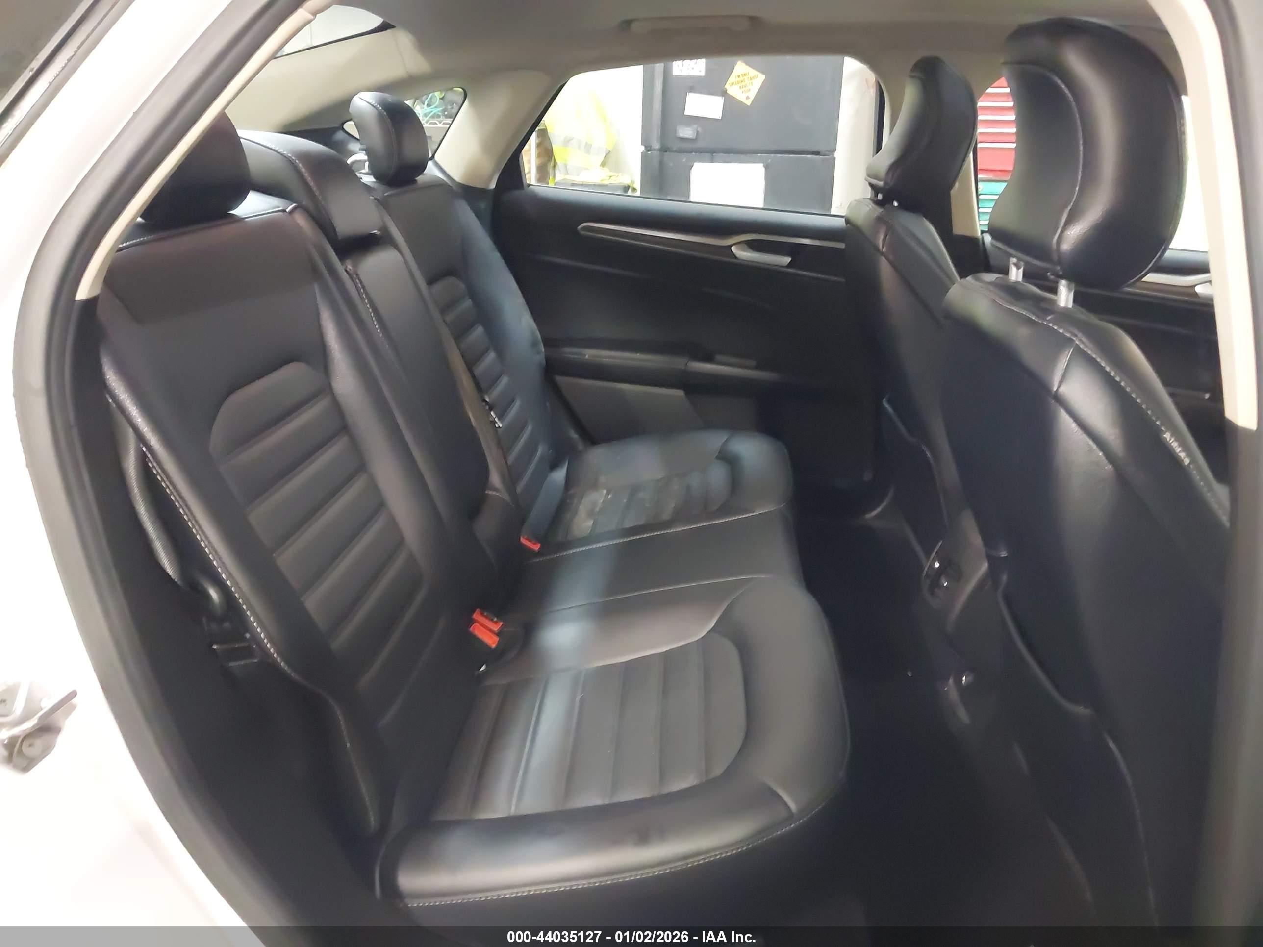 FORD FUSION image 8