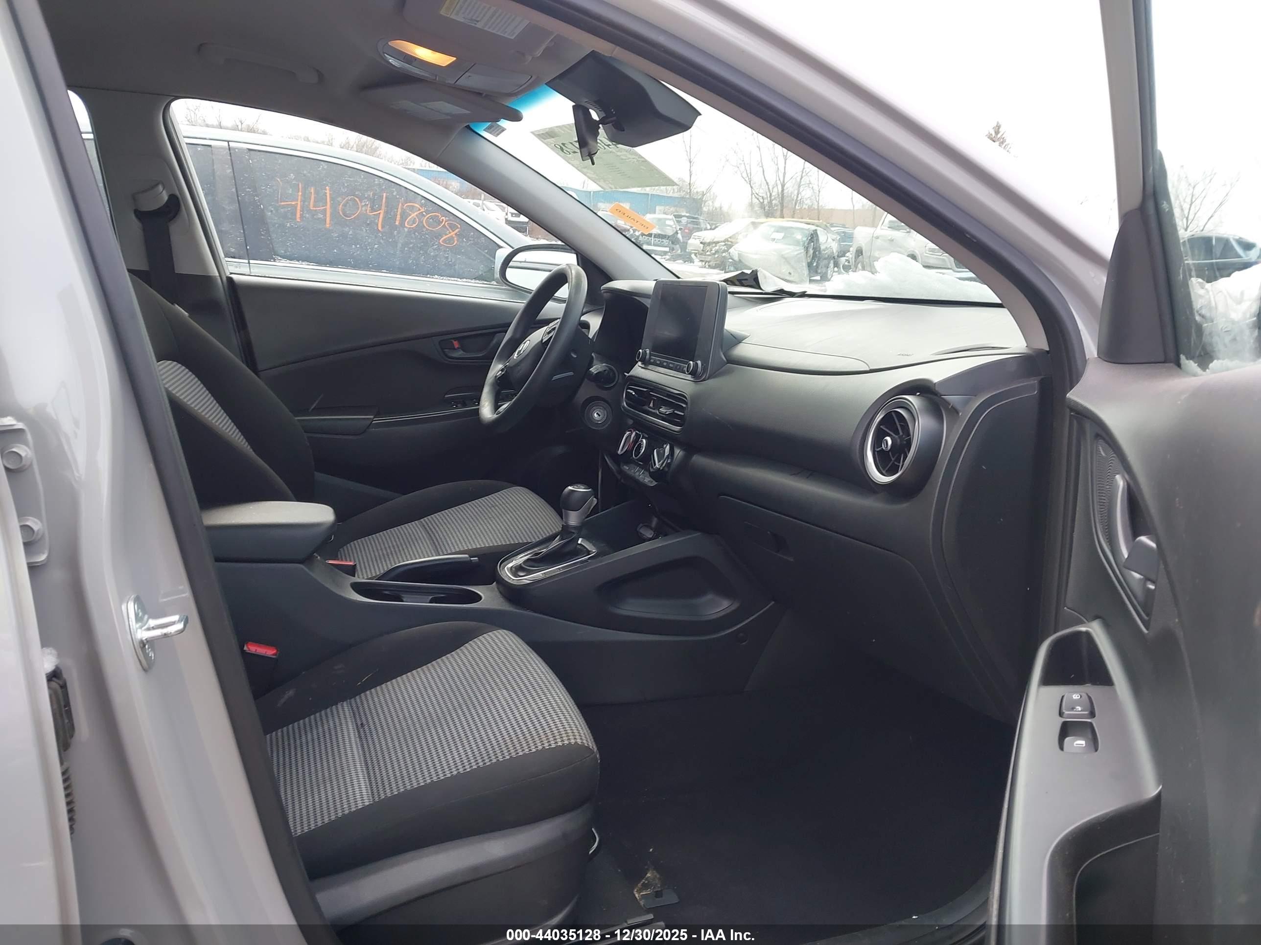 HYUNDAI KONA image 5
