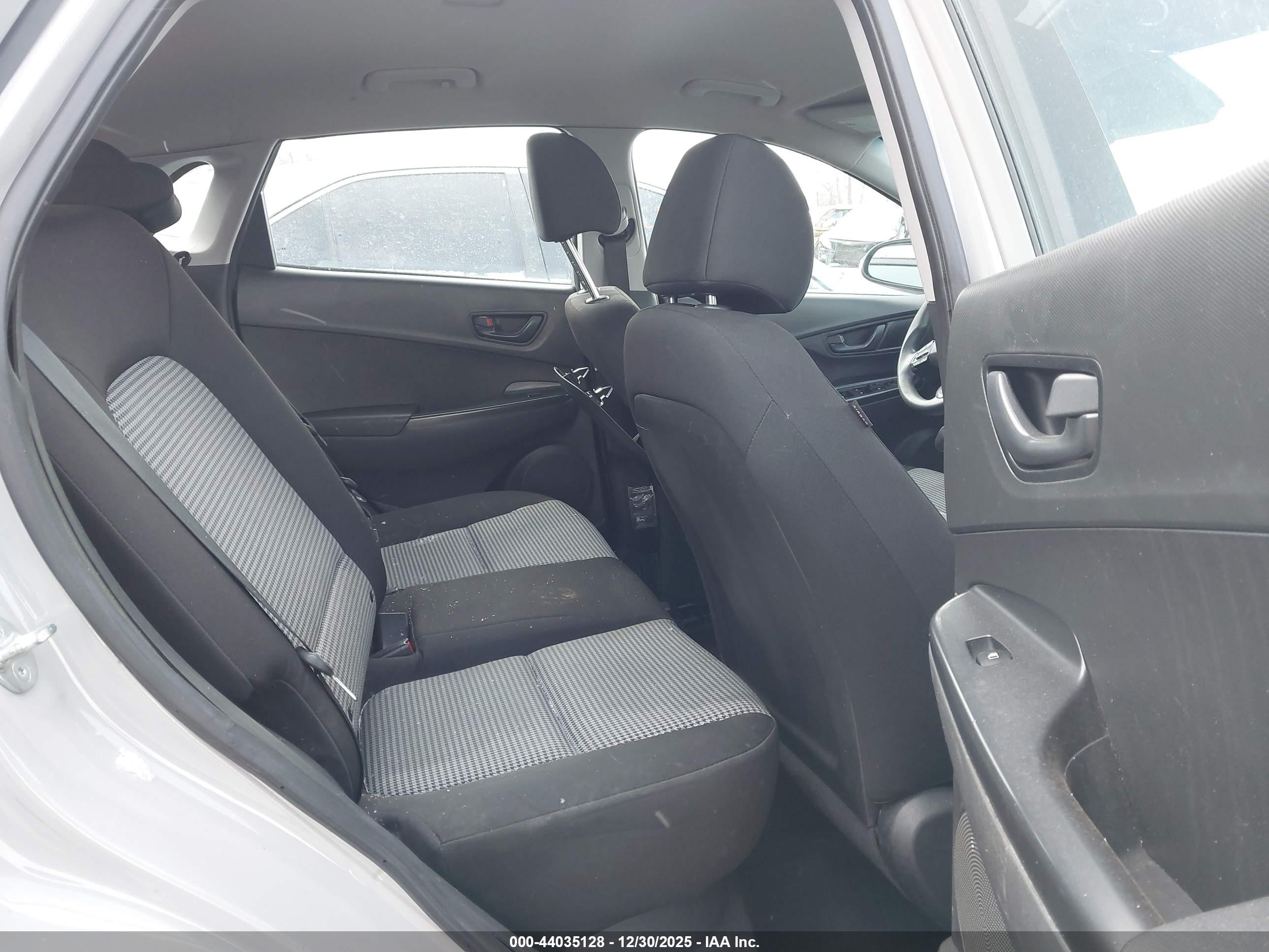 HYUNDAI KONA image 8