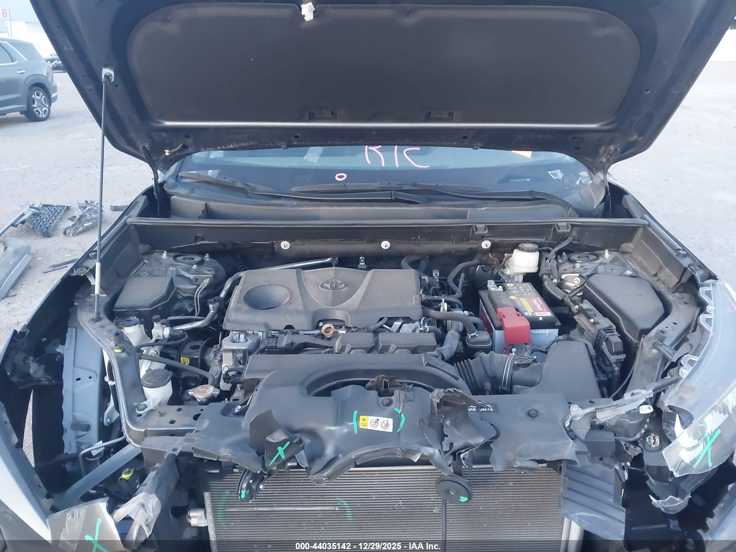 TOYOTA RAV4 image 10