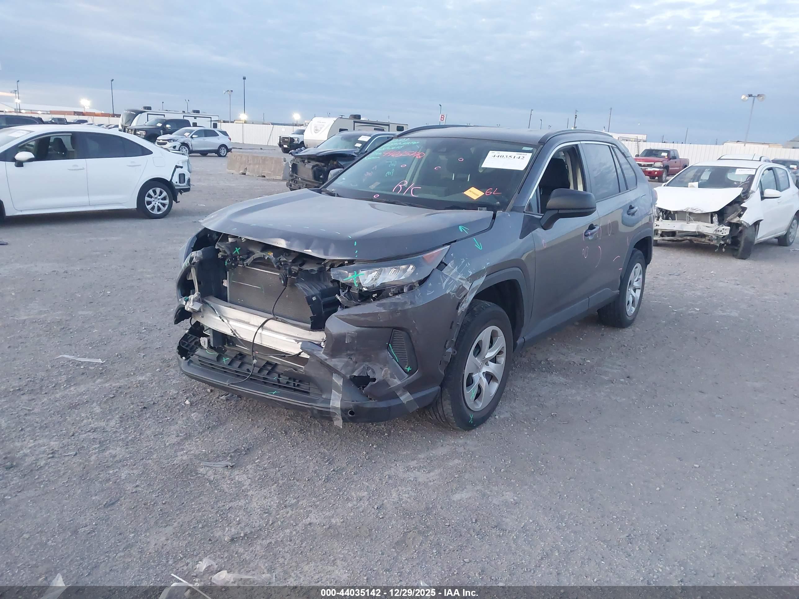 TOYOTA RAV4 image 2
