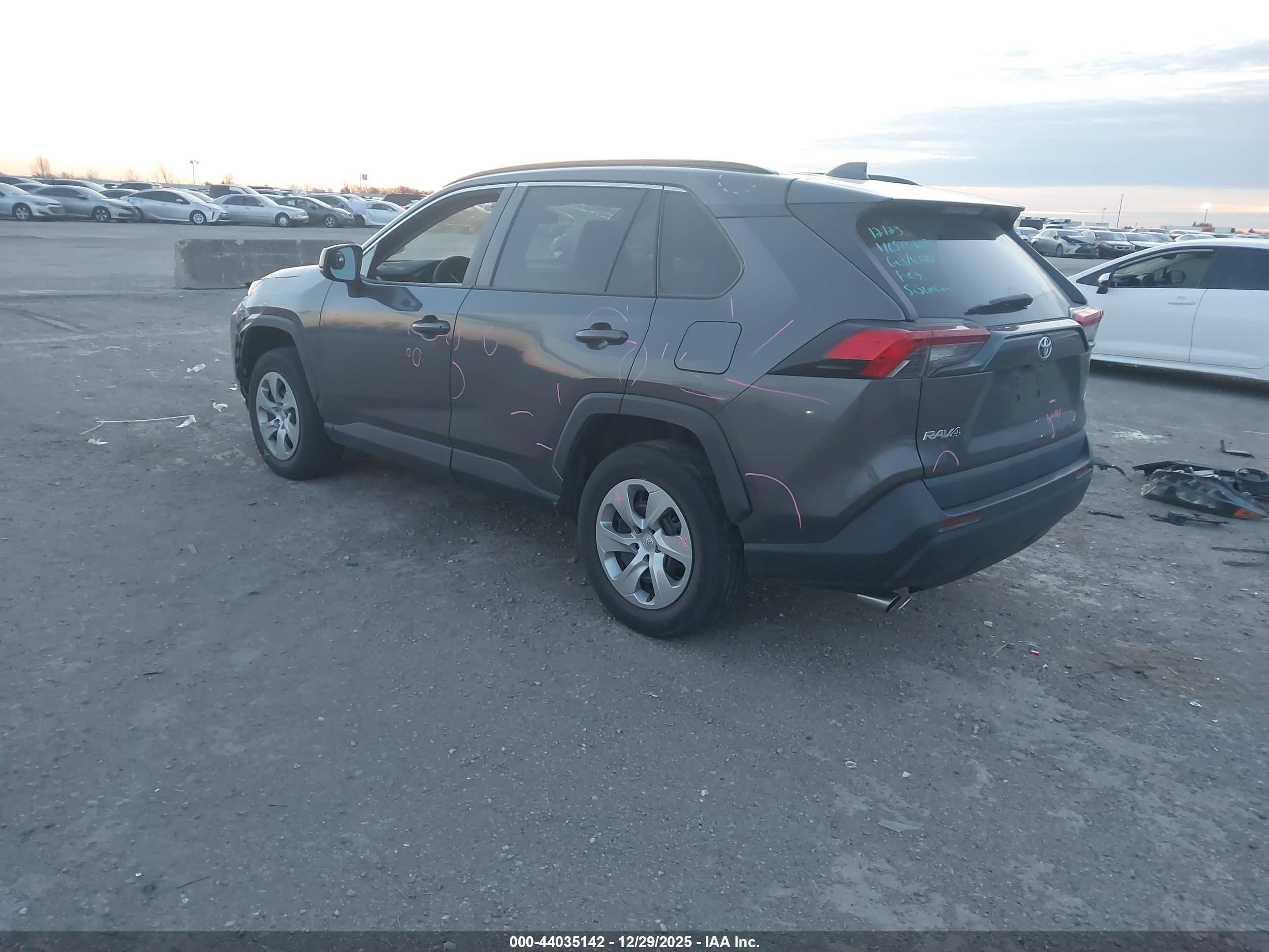 TOYOTA RAV4 image 3