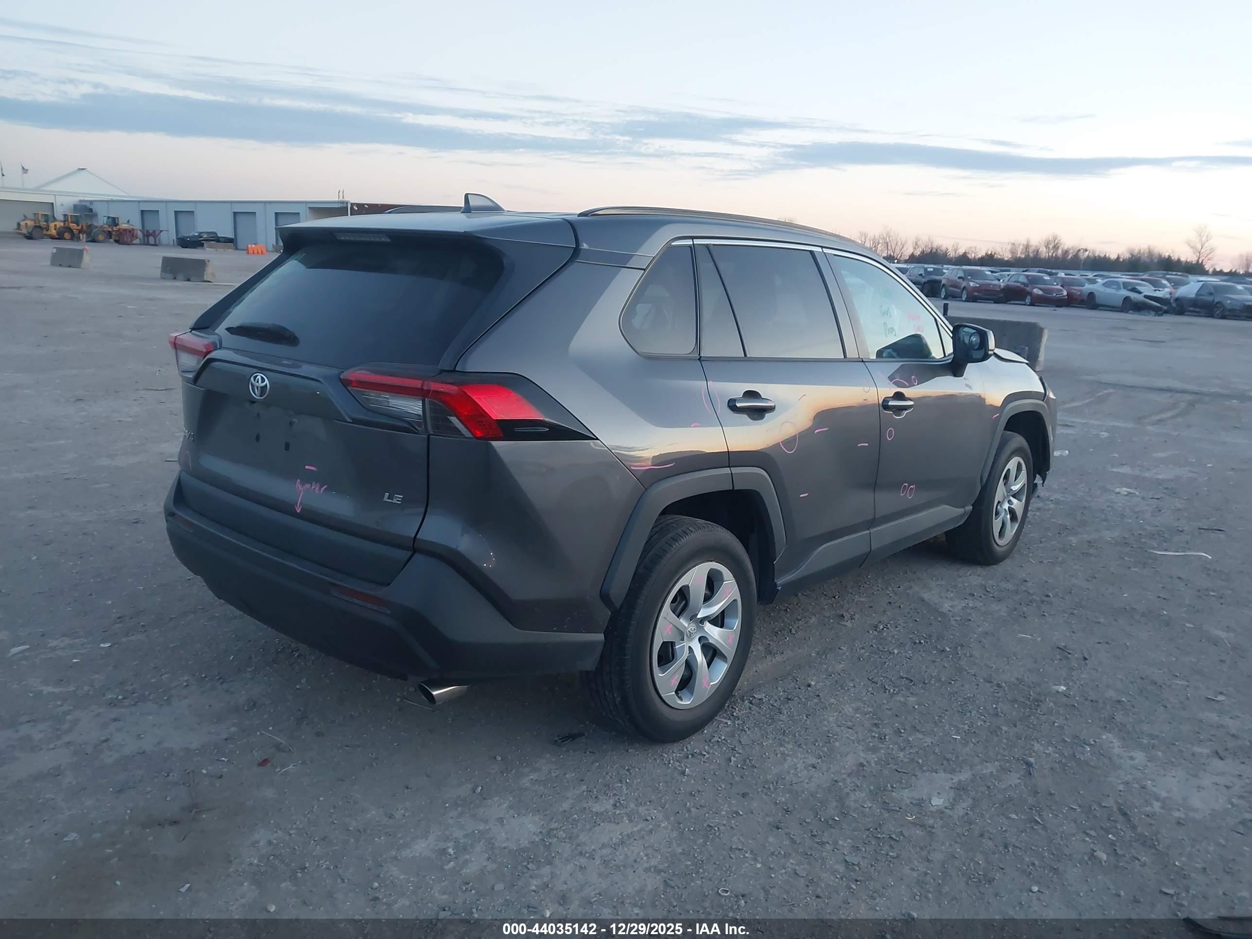 TOYOTA RAV4 image 4