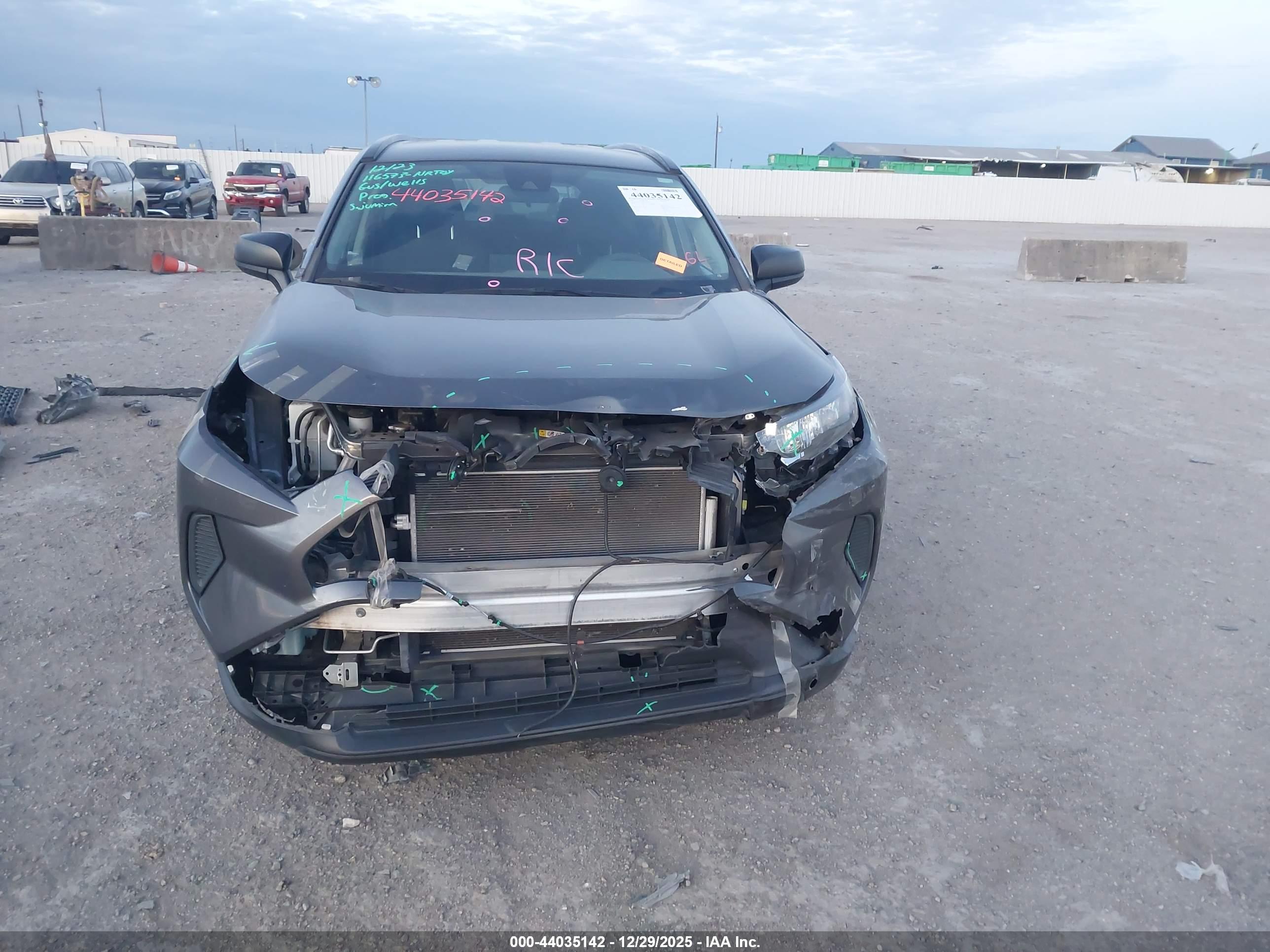 TOYOTA RAV4 image 6