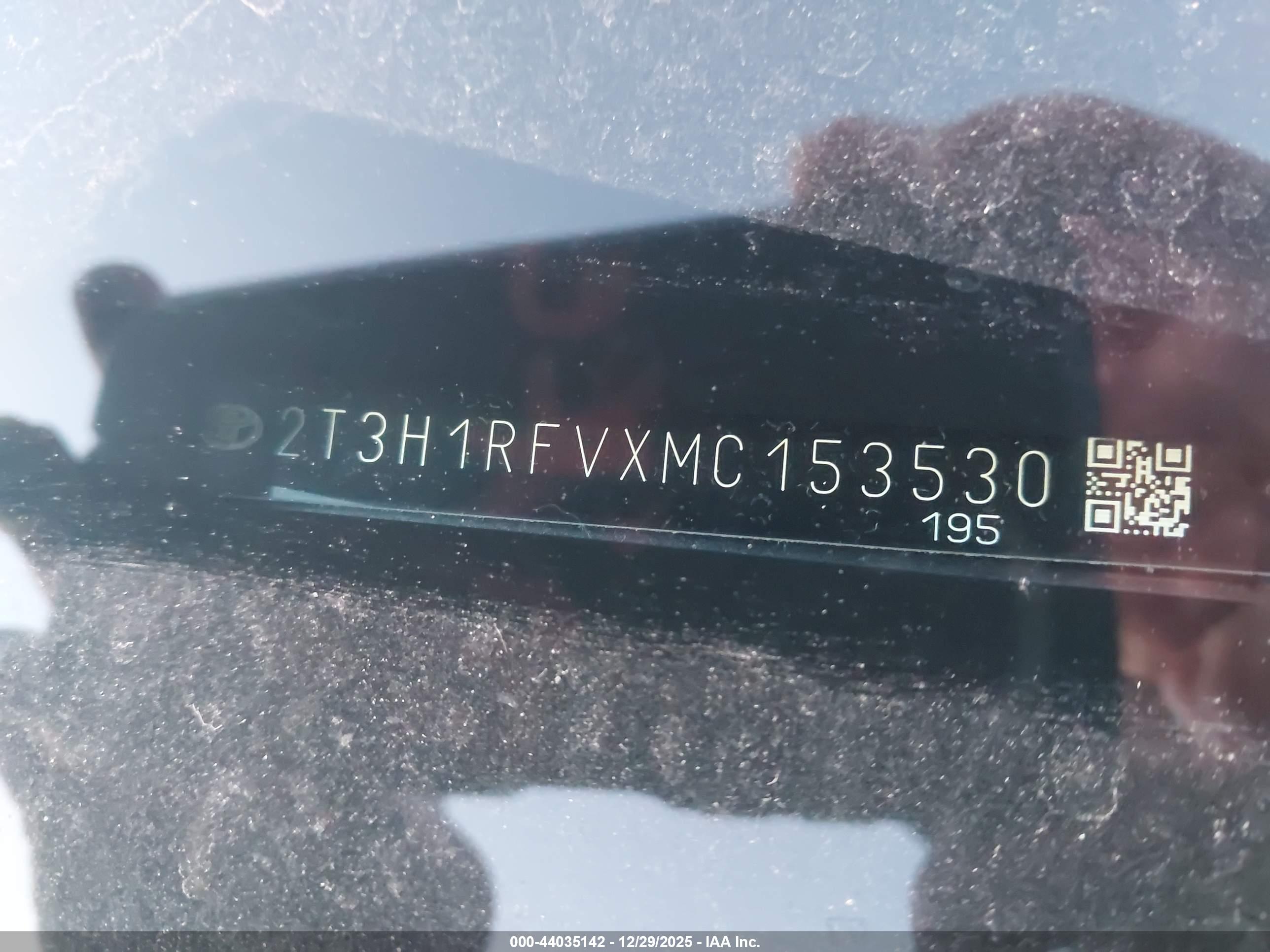 TOYOTA RAV4 image 9