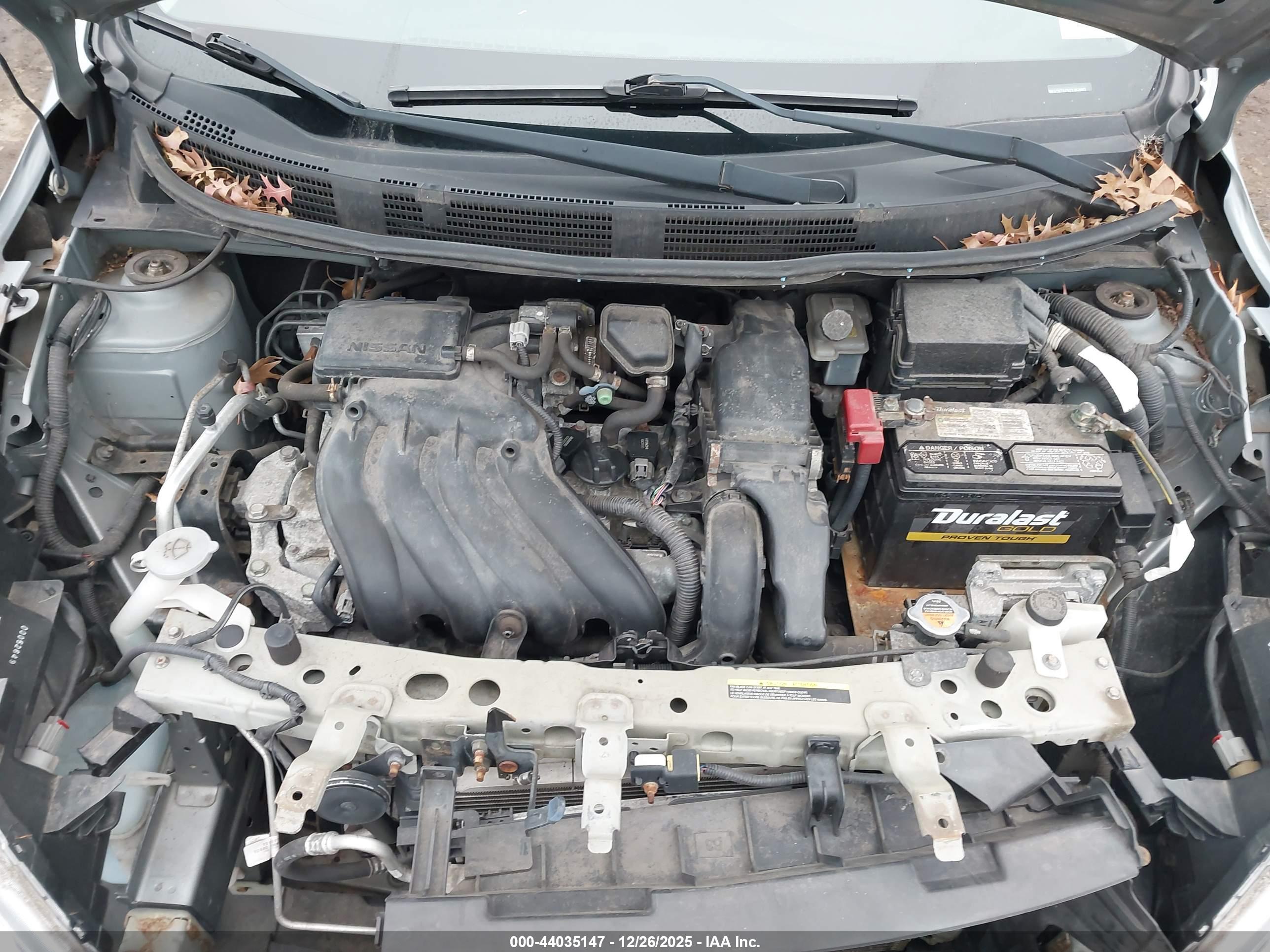 NISSAN VERSA image 10