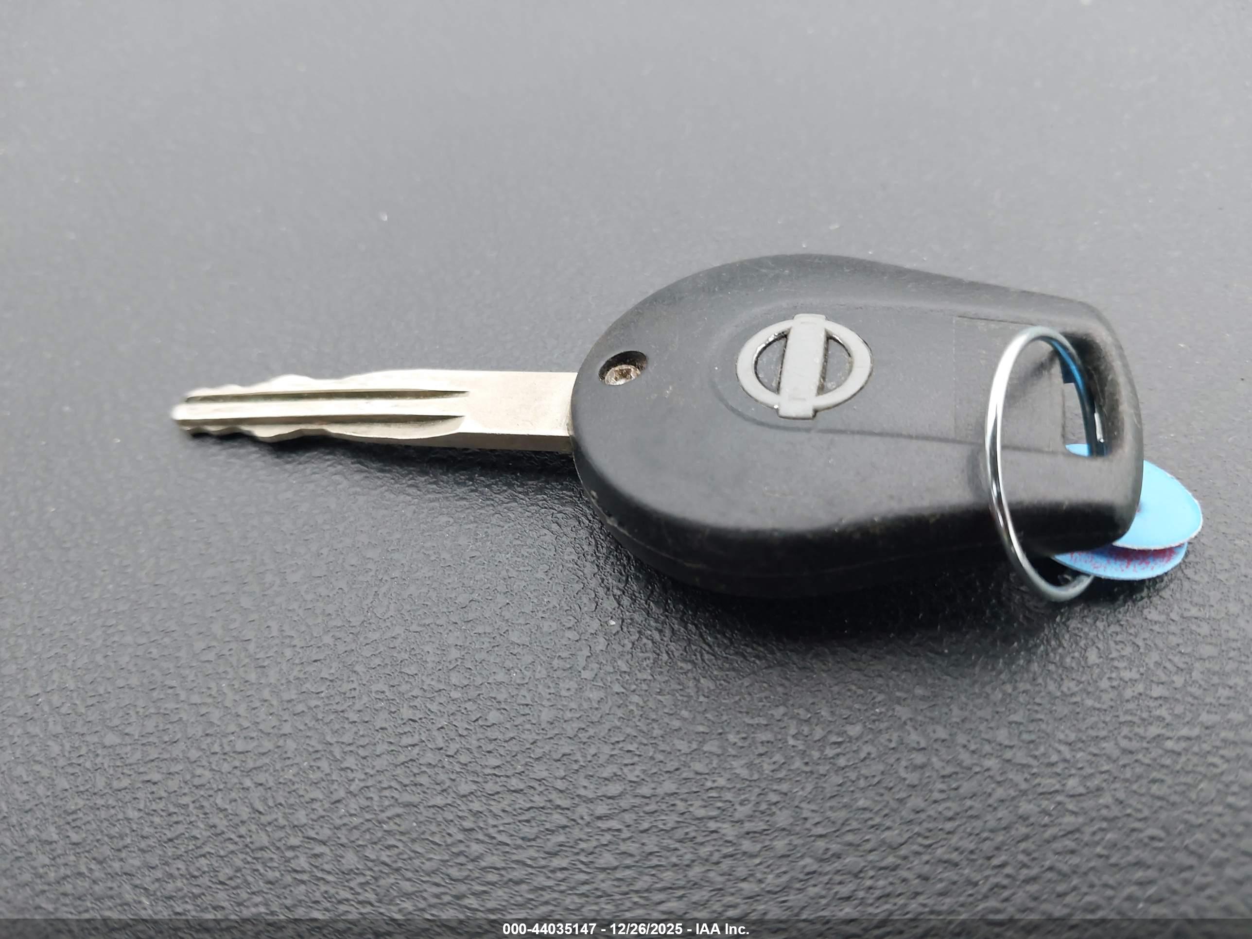 NISSAN VERSA image 11
