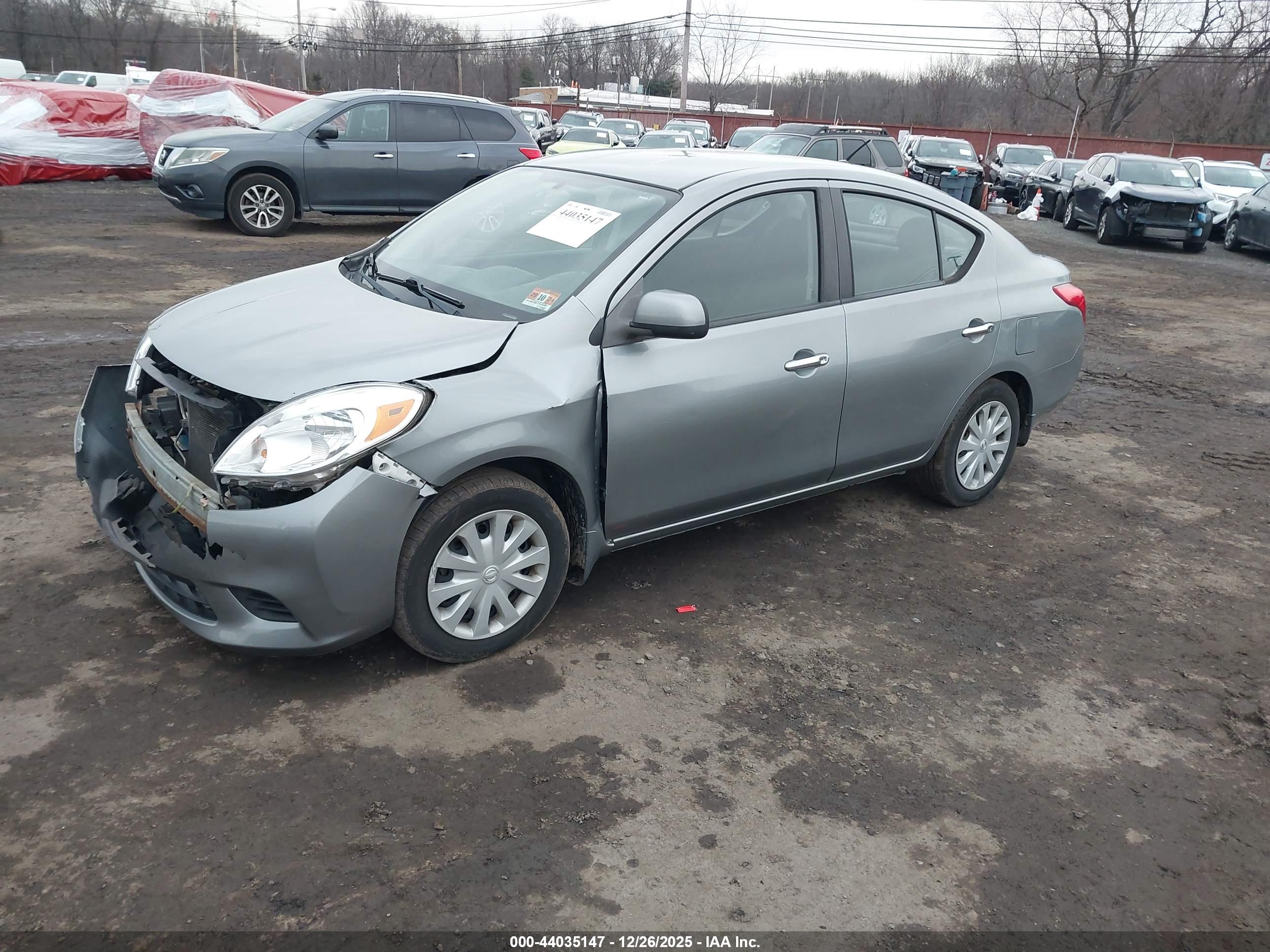 NISSAN VERSA image 2
