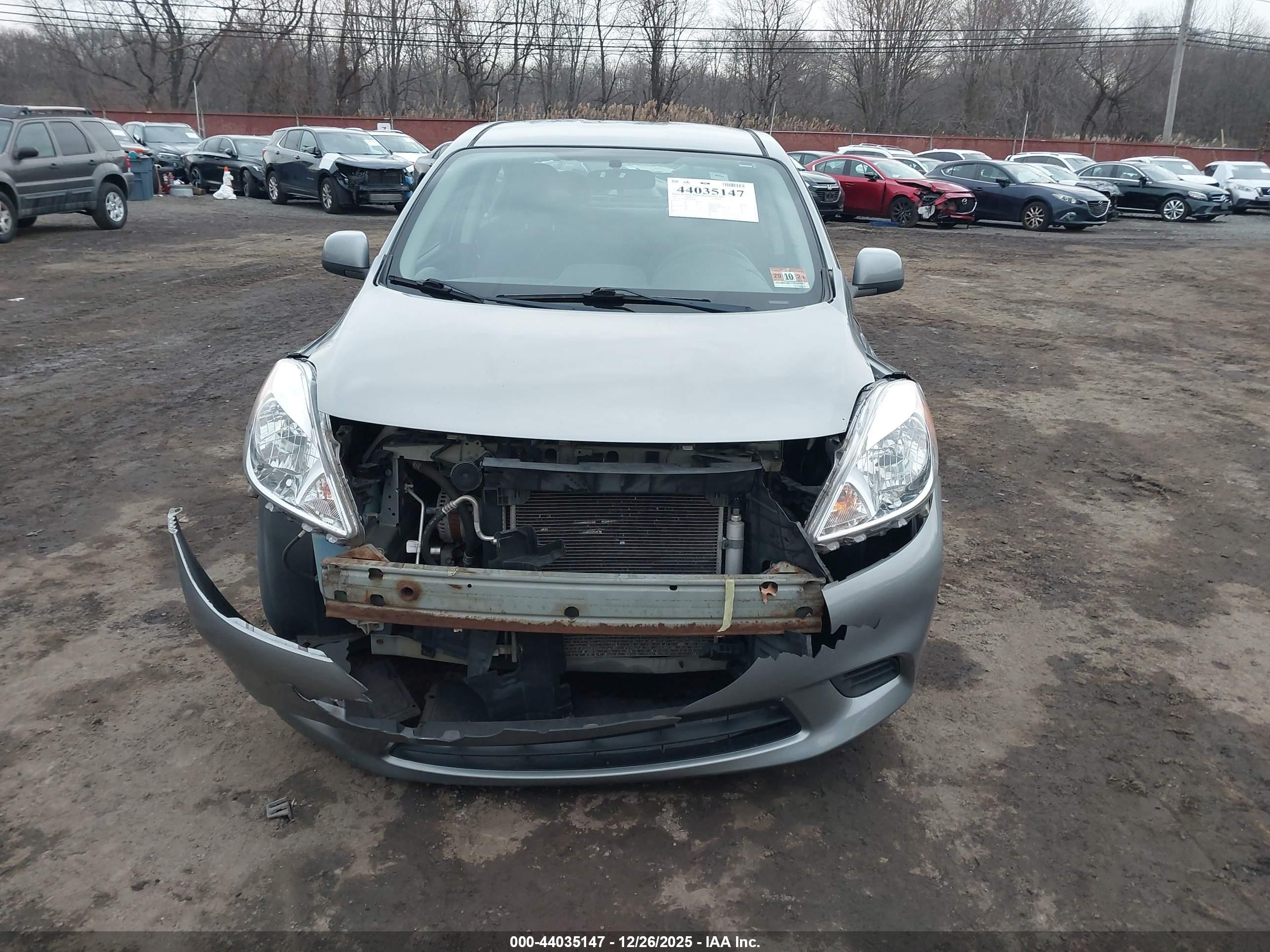 NISSAN VERSA image 6