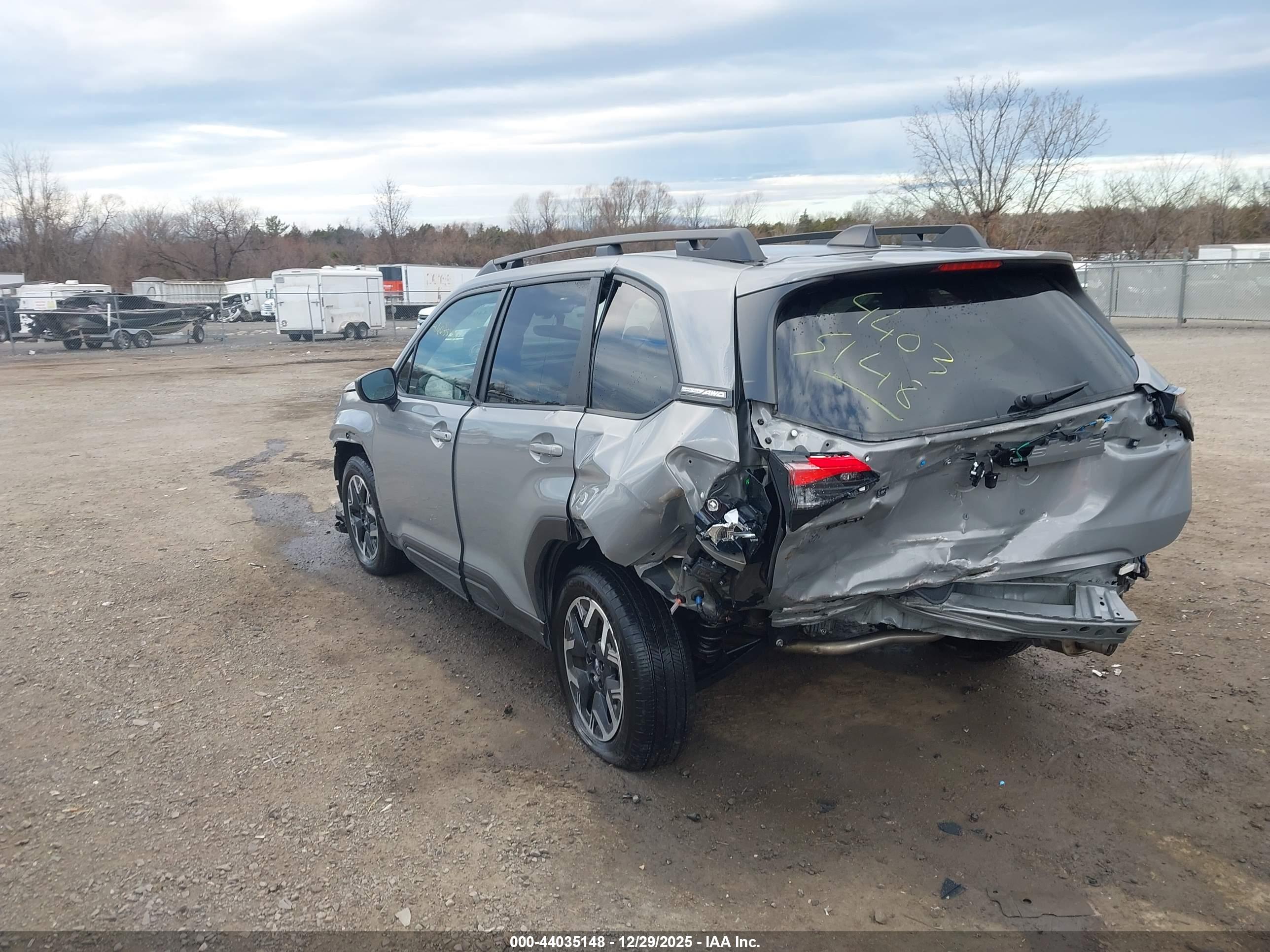 SUBARU FORESTER image 3