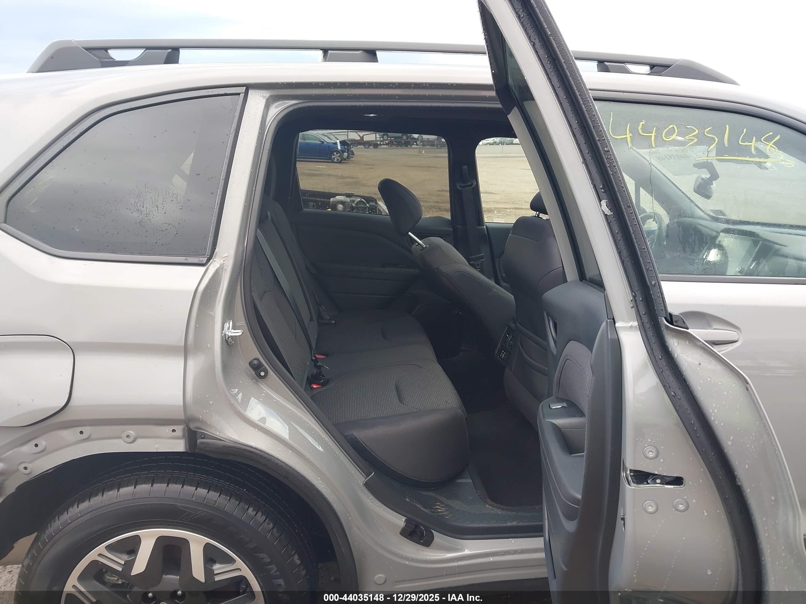 SUBARU FORESTER image 8