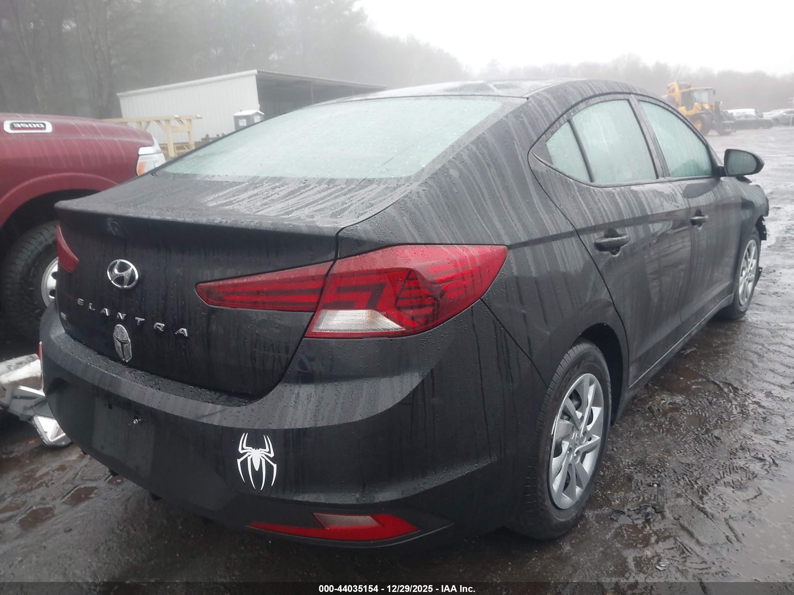 HYUNDAI ELANTRA image 4