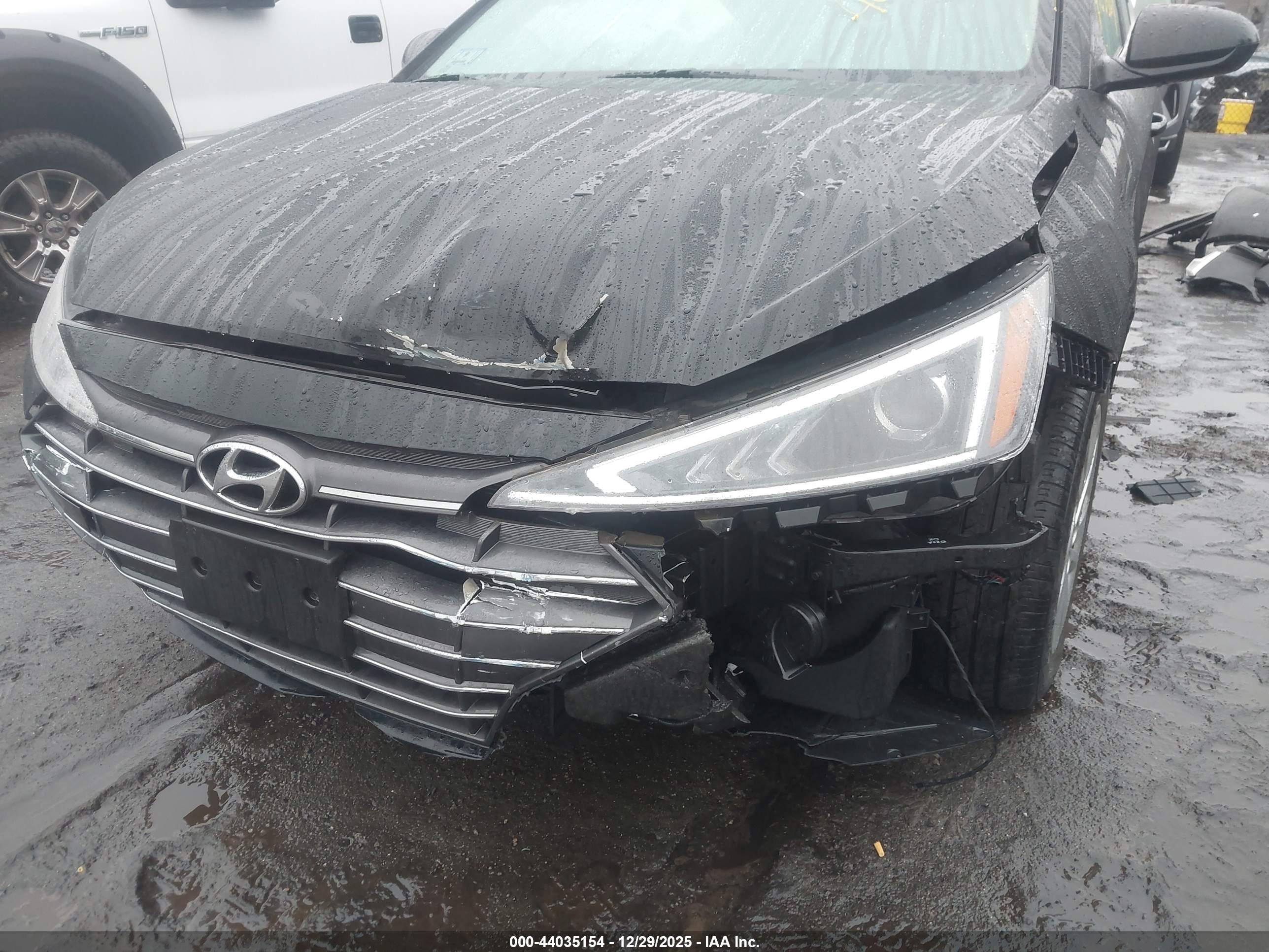 HYUNDAI ELANTRA image 6