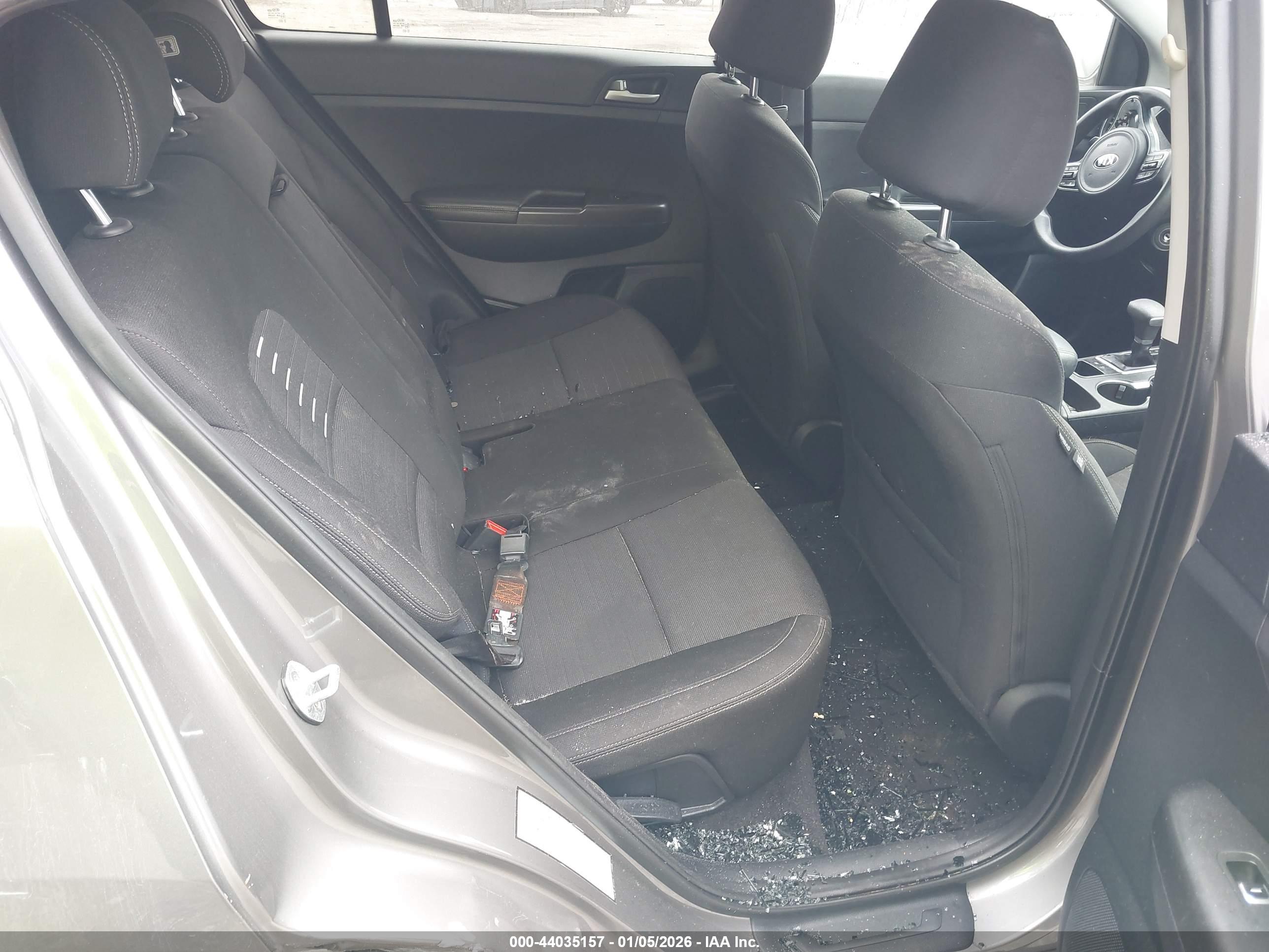 KIA SPORTAGE image 8