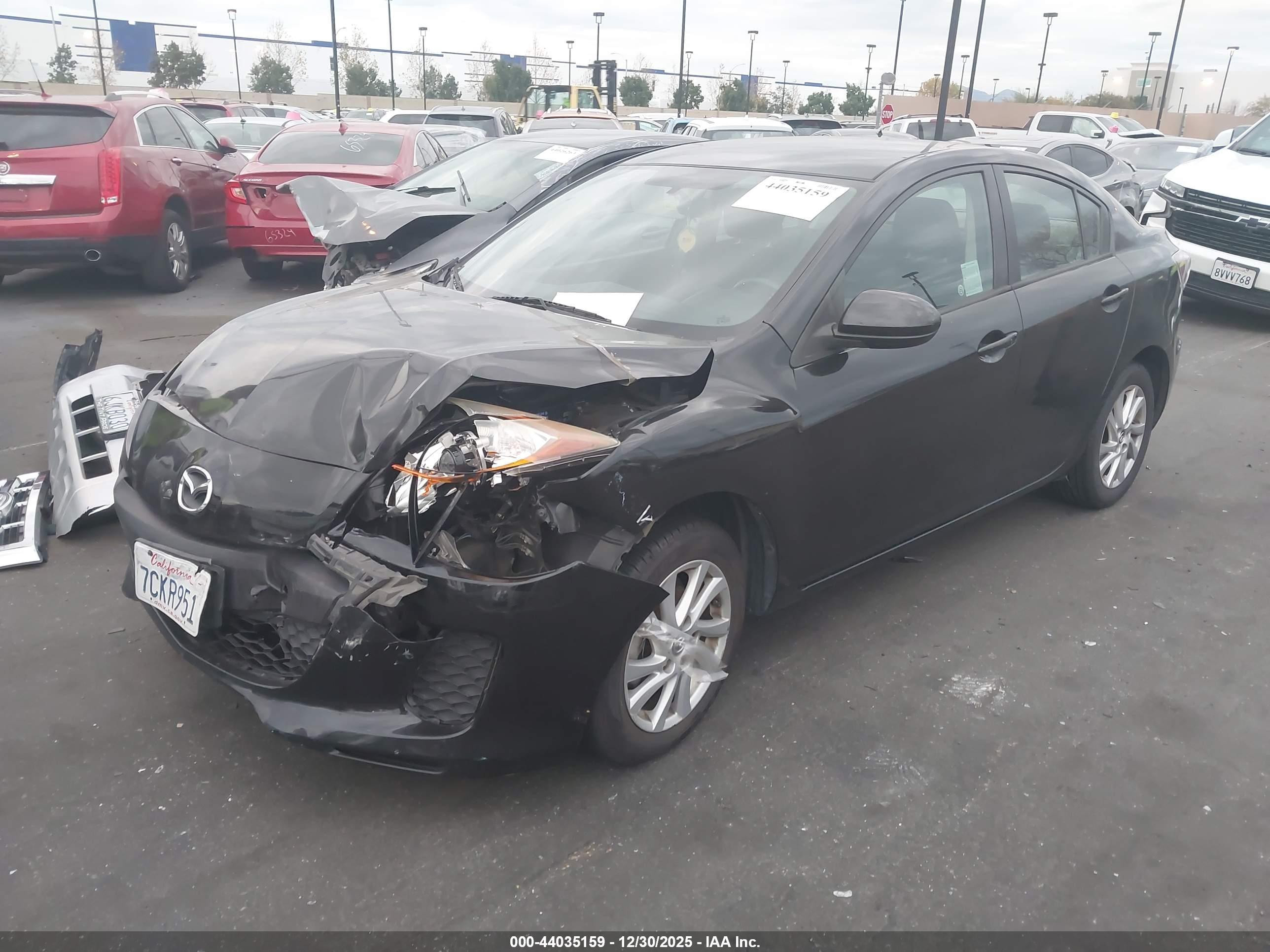 MAZDA MAZDA3 image 2