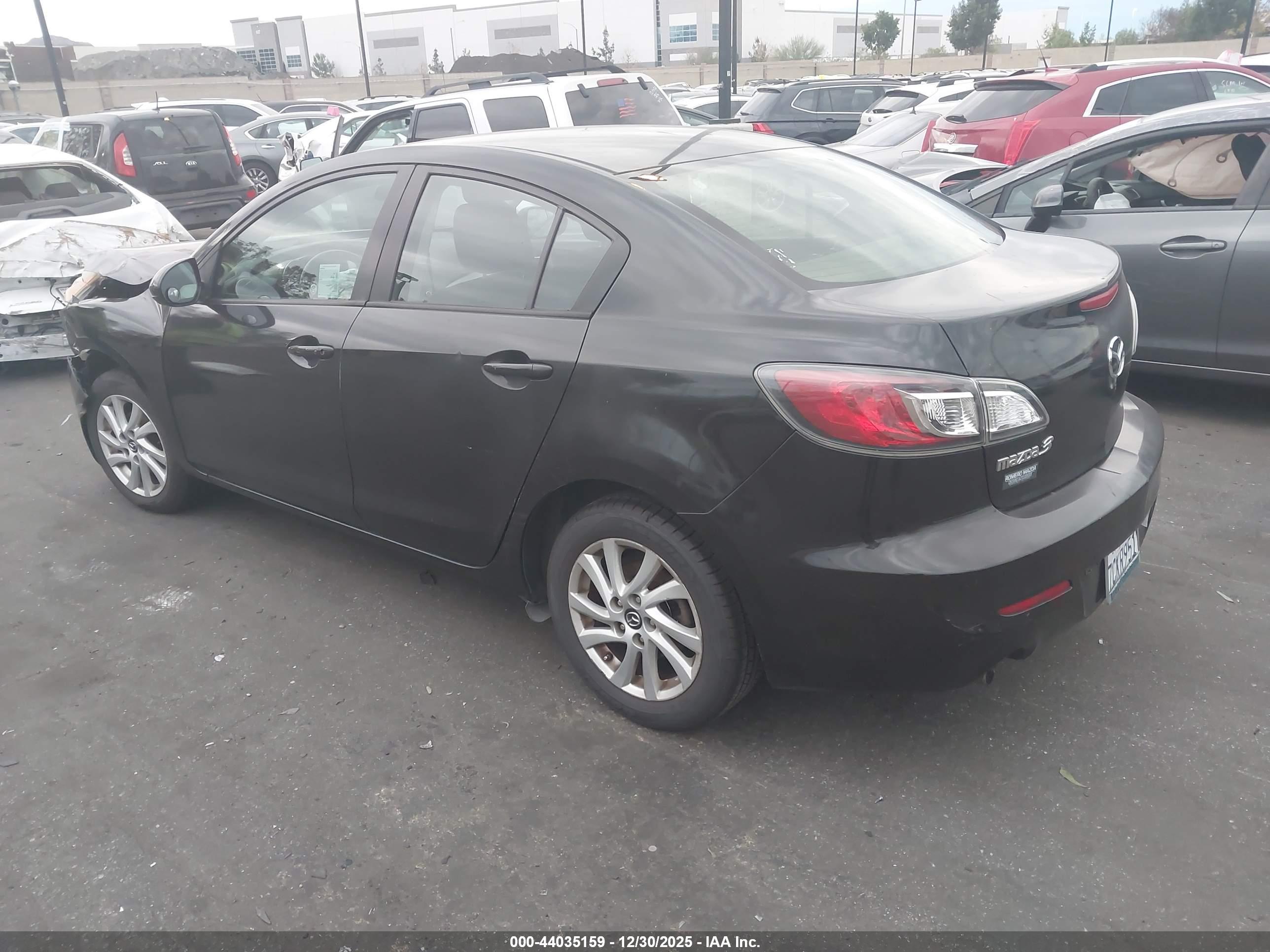 MAZDA MAZDA3 image 3