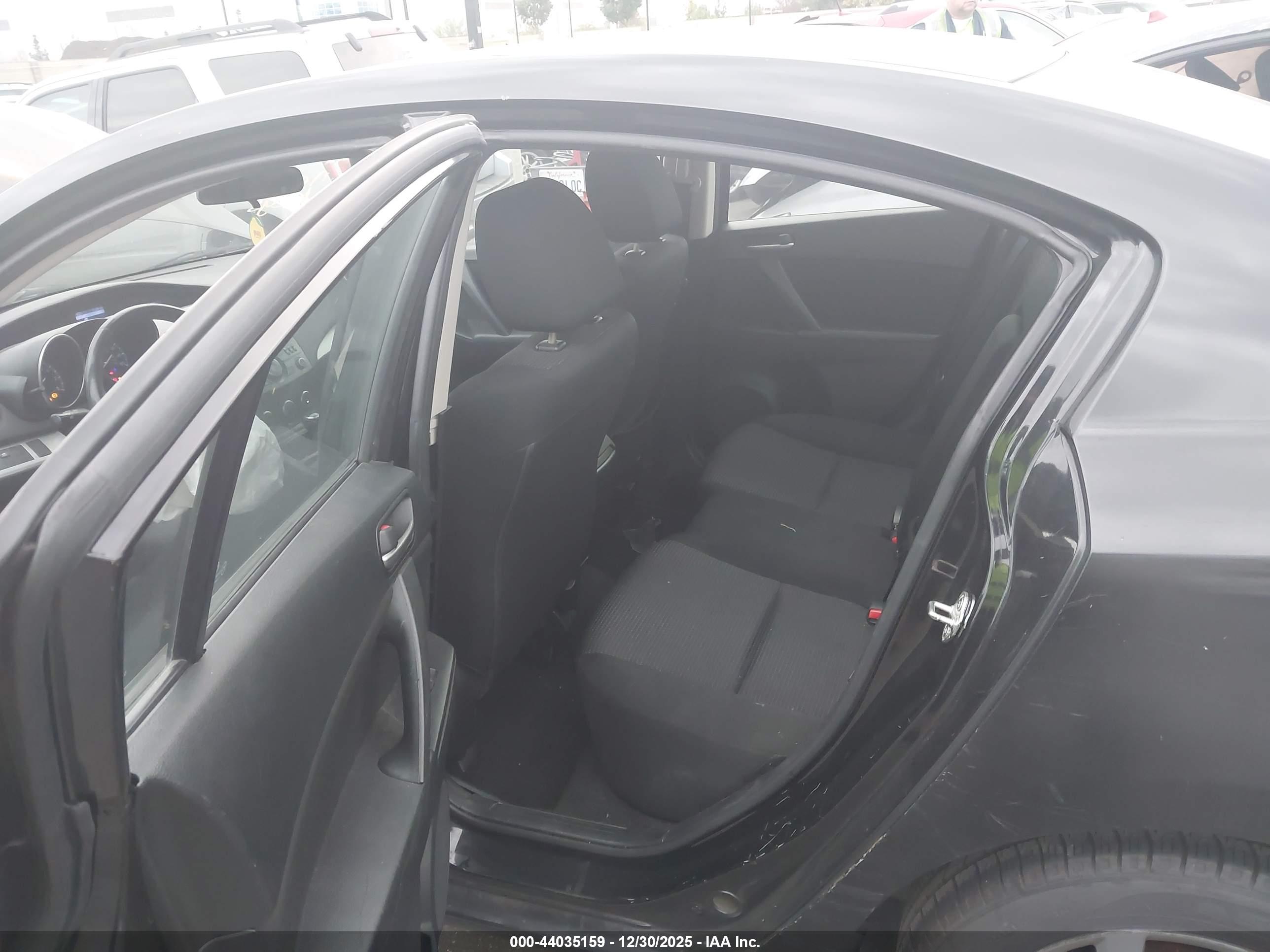 MAZDA MAZDA3 image 8