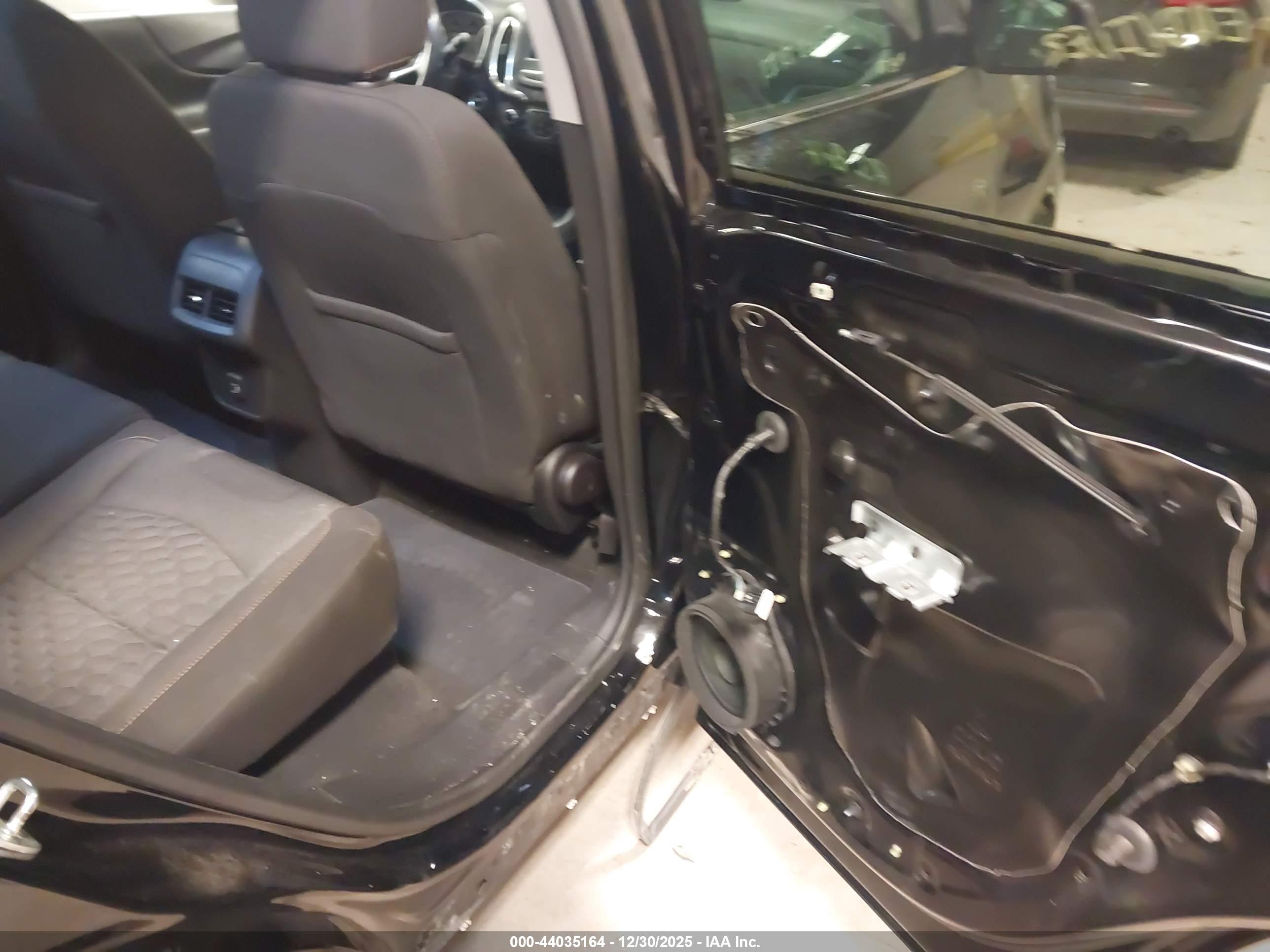 CHEVROLET EQUINOX image 8
