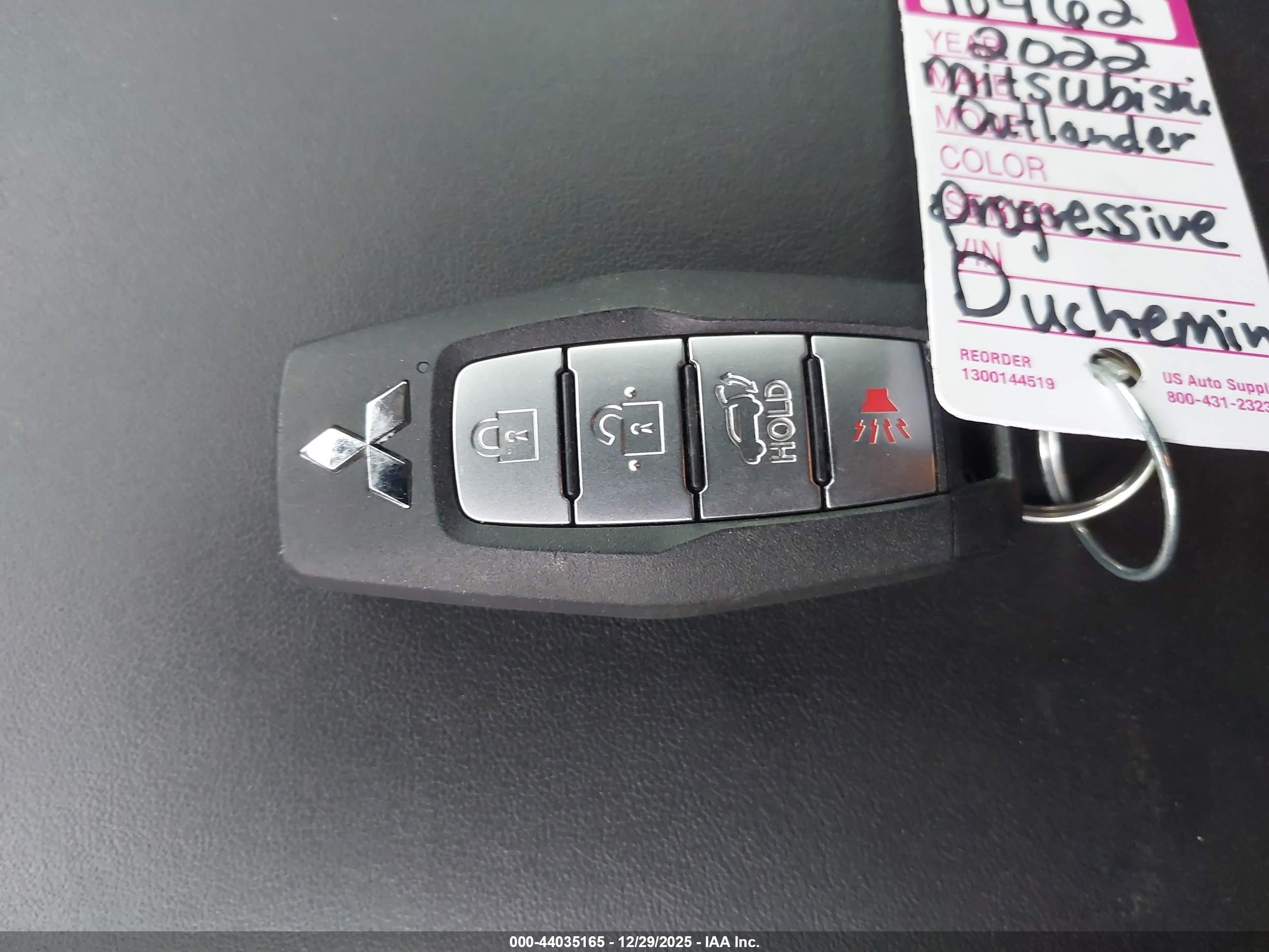 MITSUBISHI OUTLANDER image 11