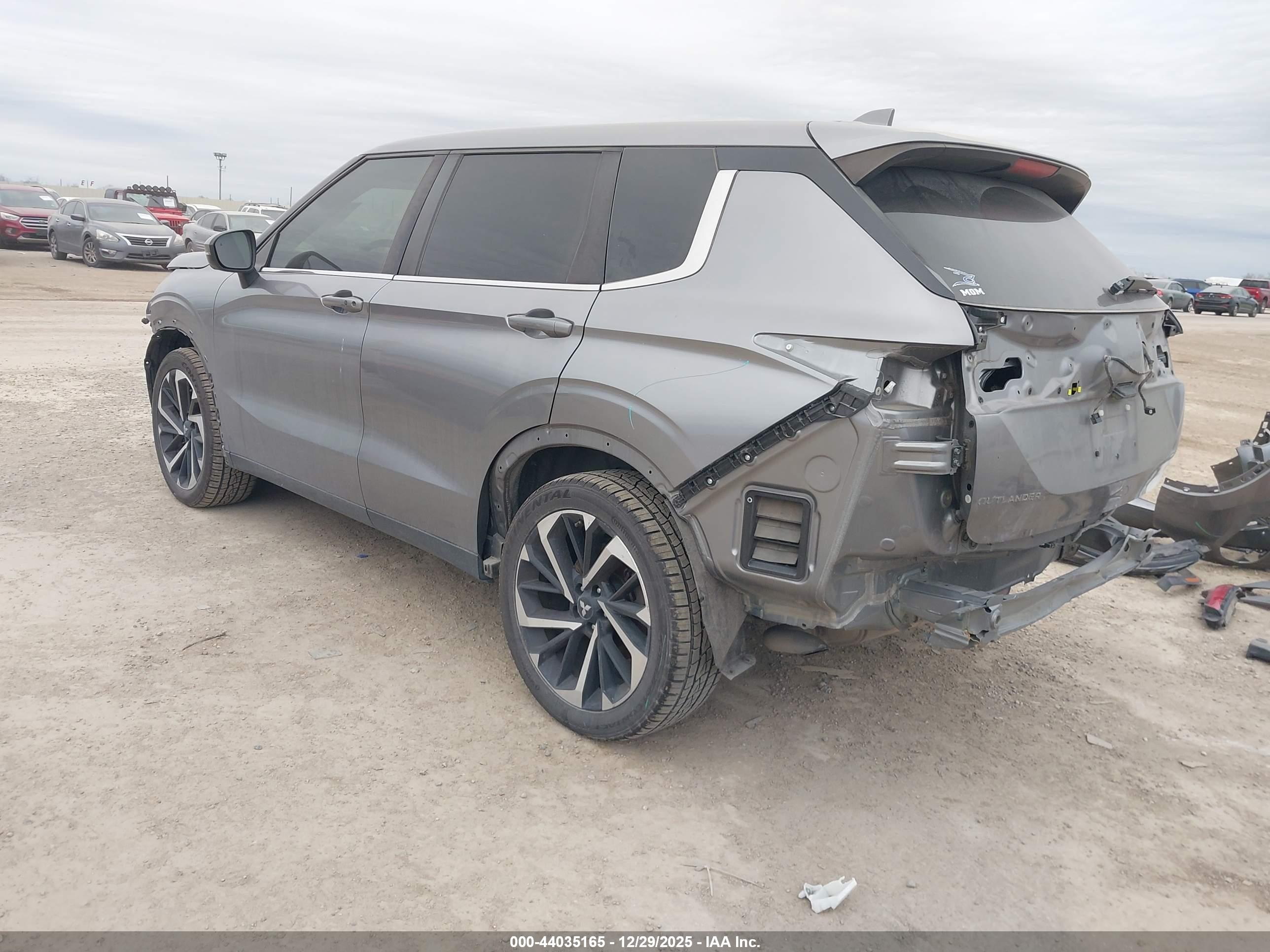 MITSUBISHI OUTLANDER image 3
