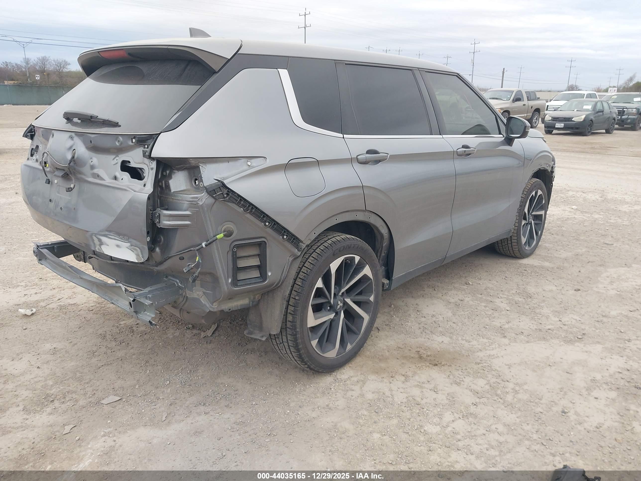 MITSUBISHI OUTLANDER image 4