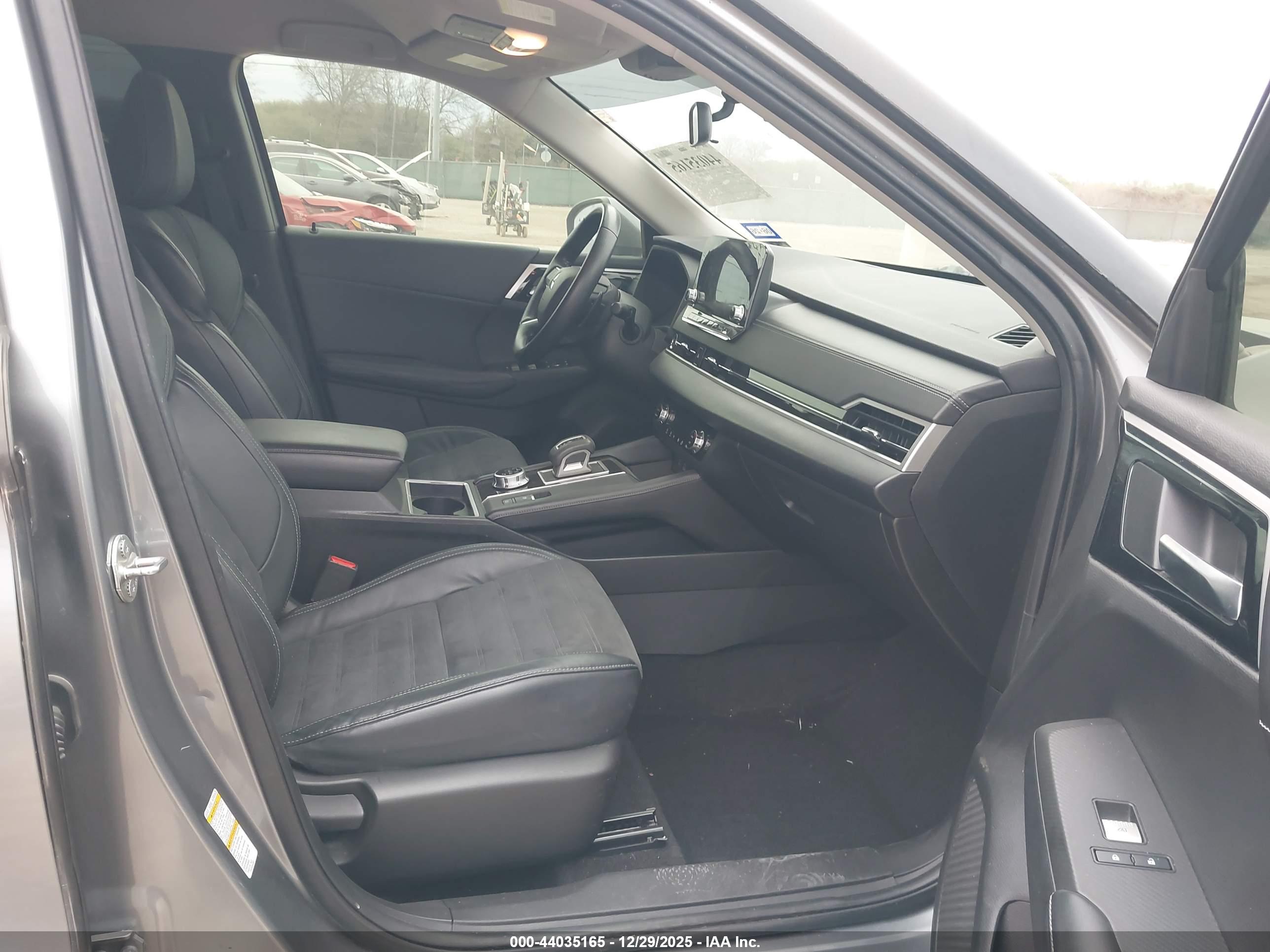 MITSUBISHI OUTLANDER image 5