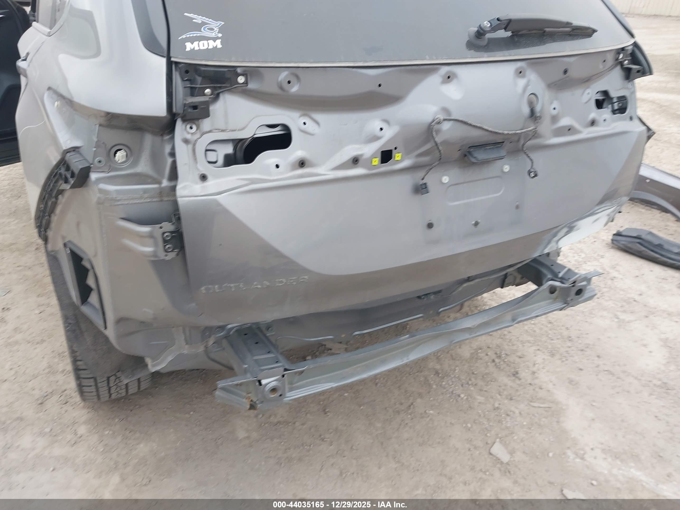 MITSUBISHI OUTLANDER image 6