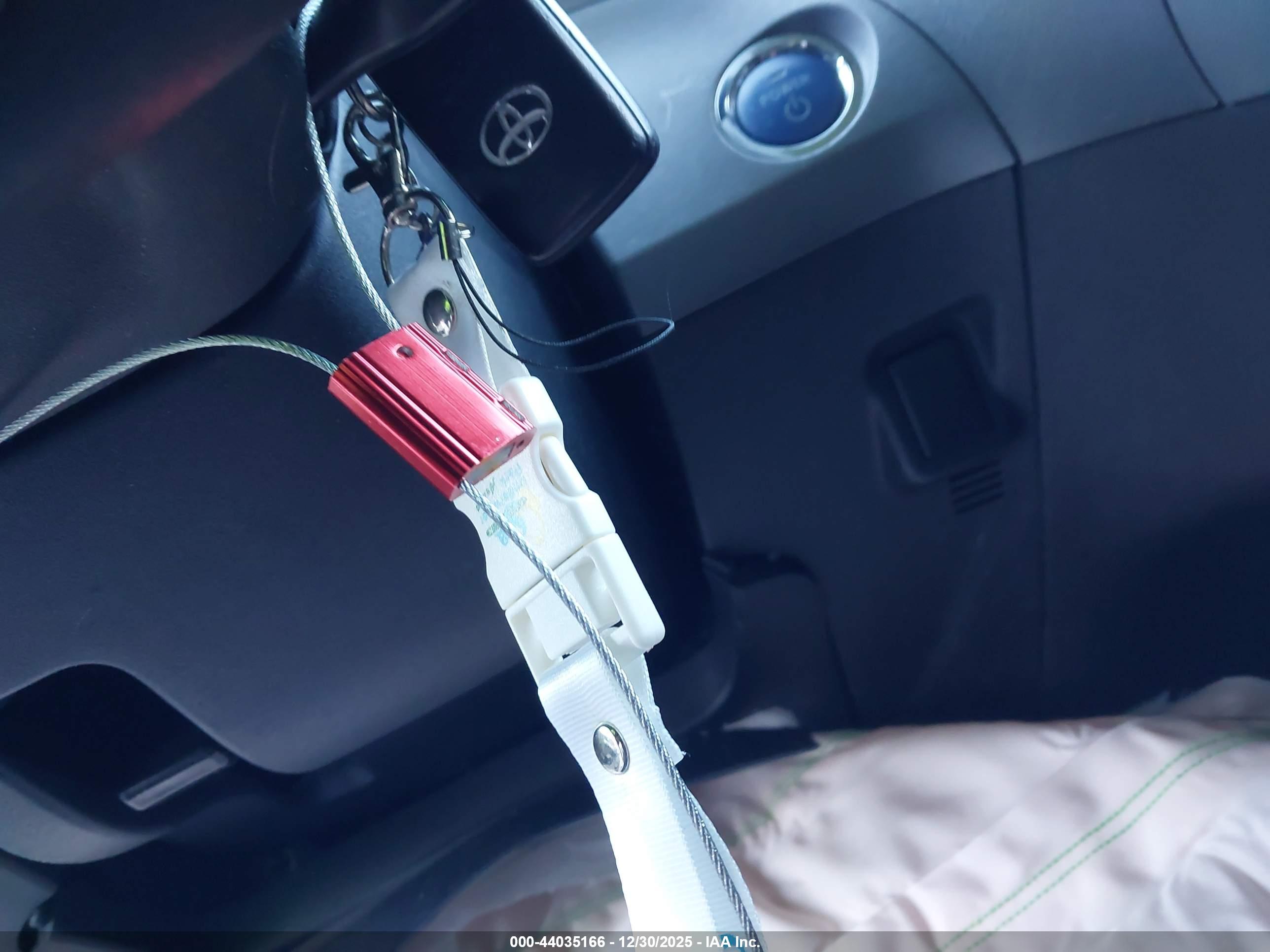 TOYOTA PRIUS image 11