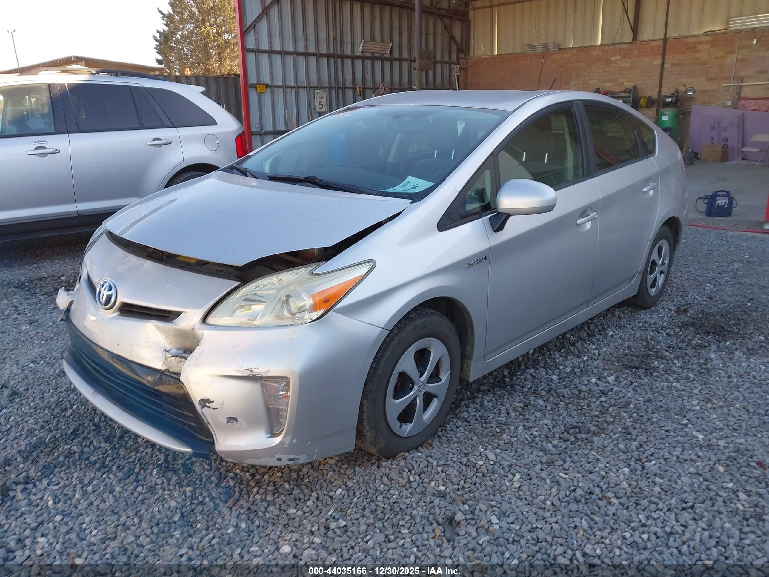 TOYOTA PRIUS image 2