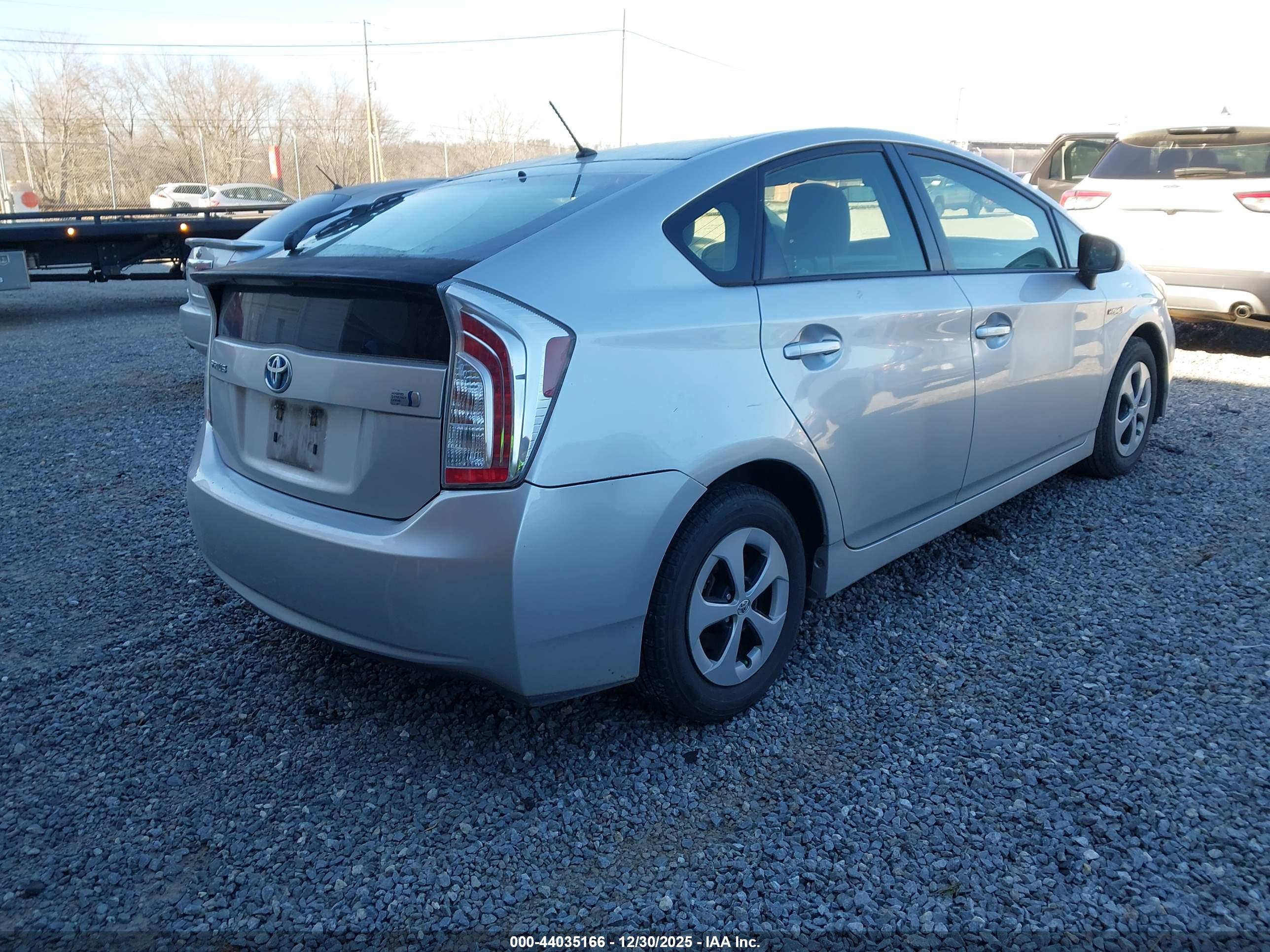 TOYOTA PRIUS image 4