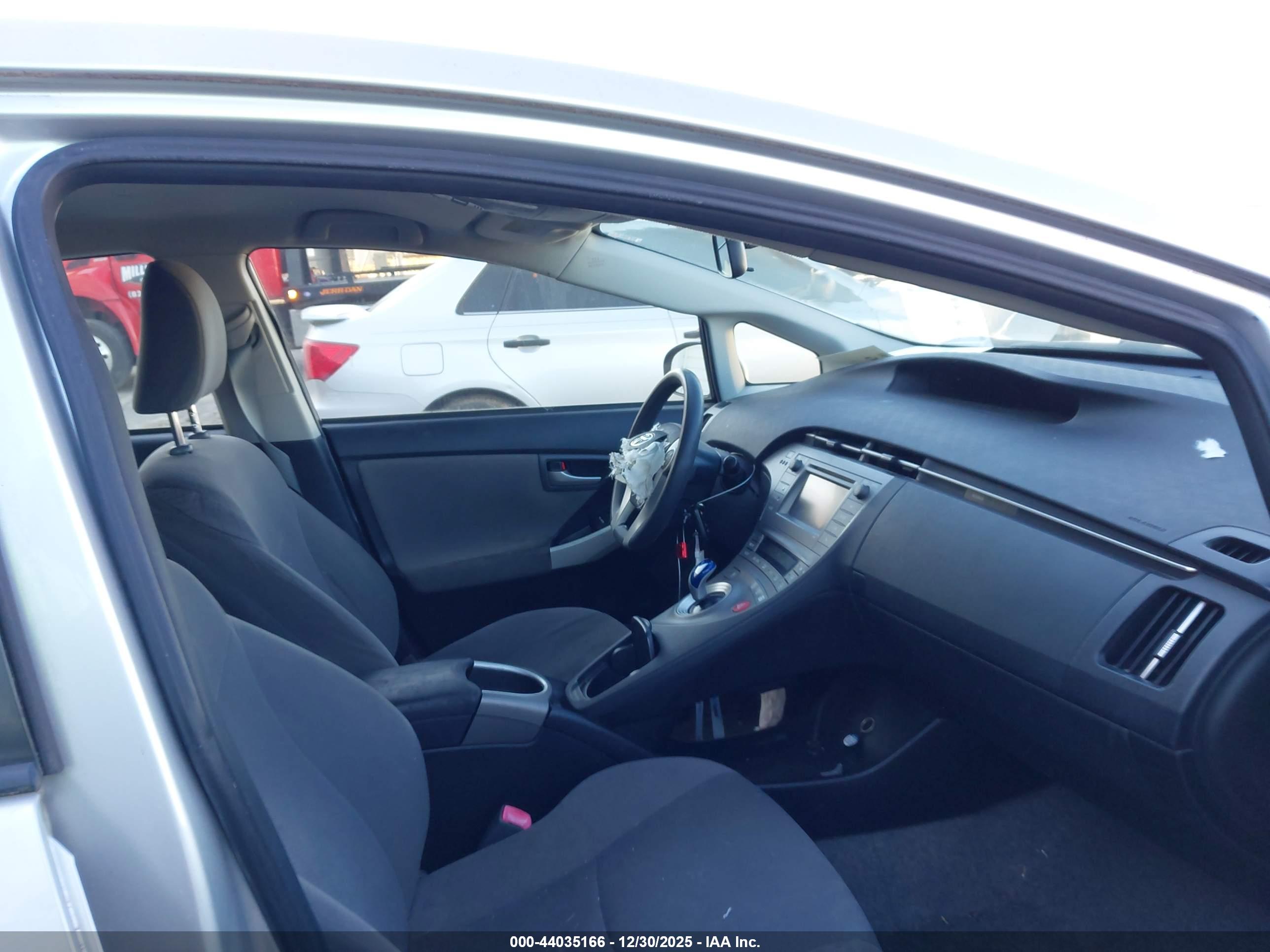 TOYOTA PRIUS image 5