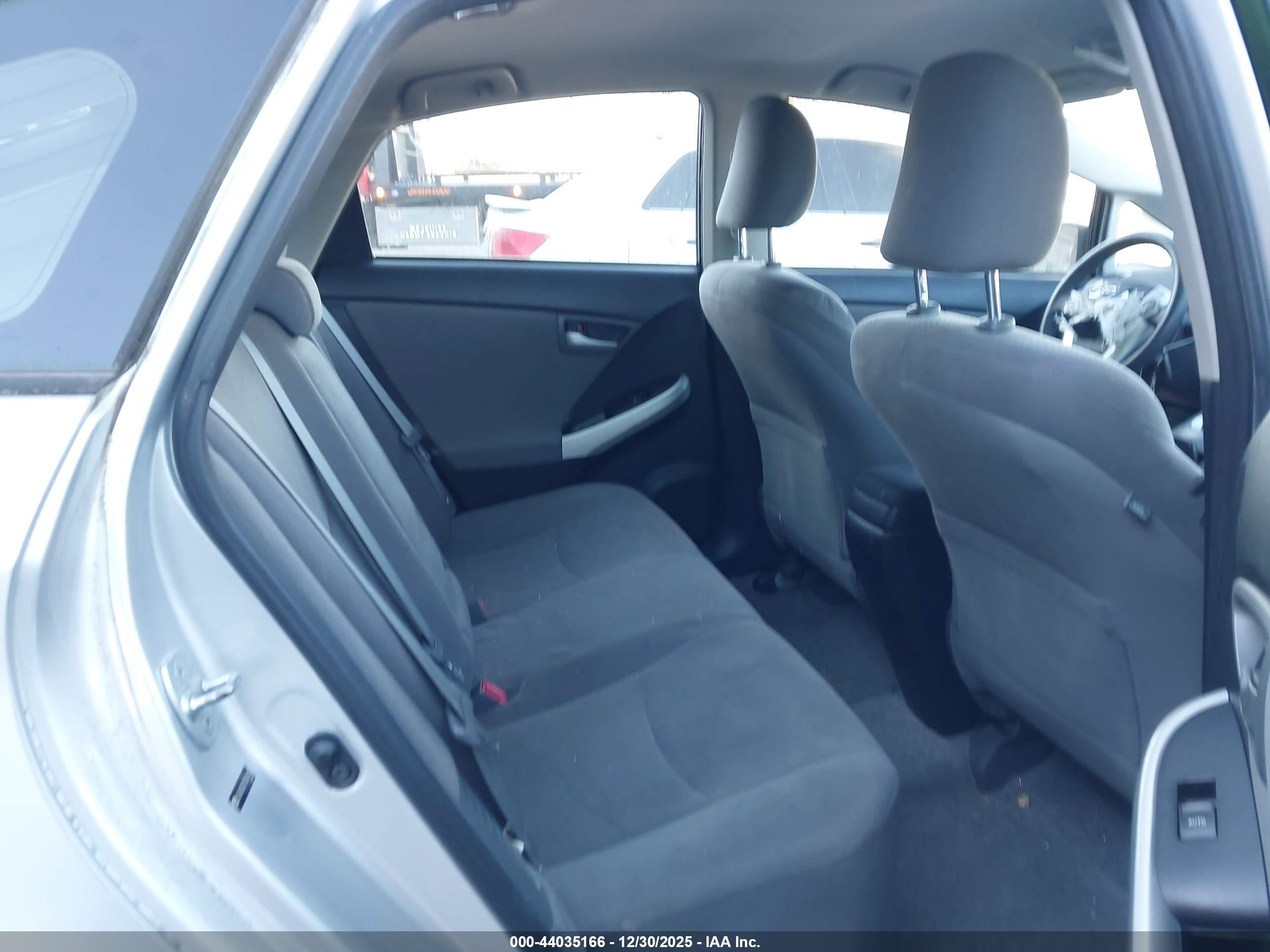 TOYOTA PRIUS image 8