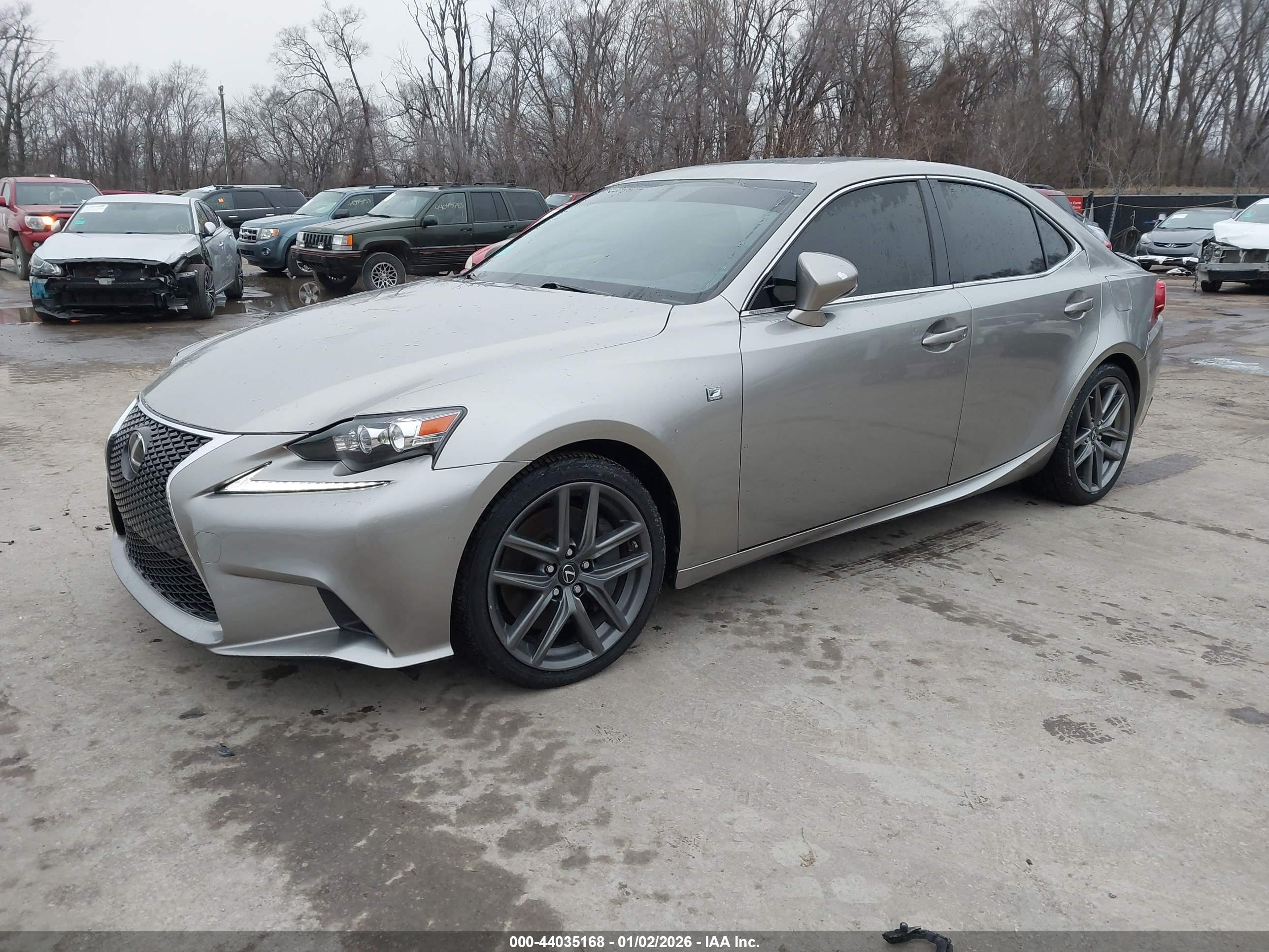 LEXUS IS image 2