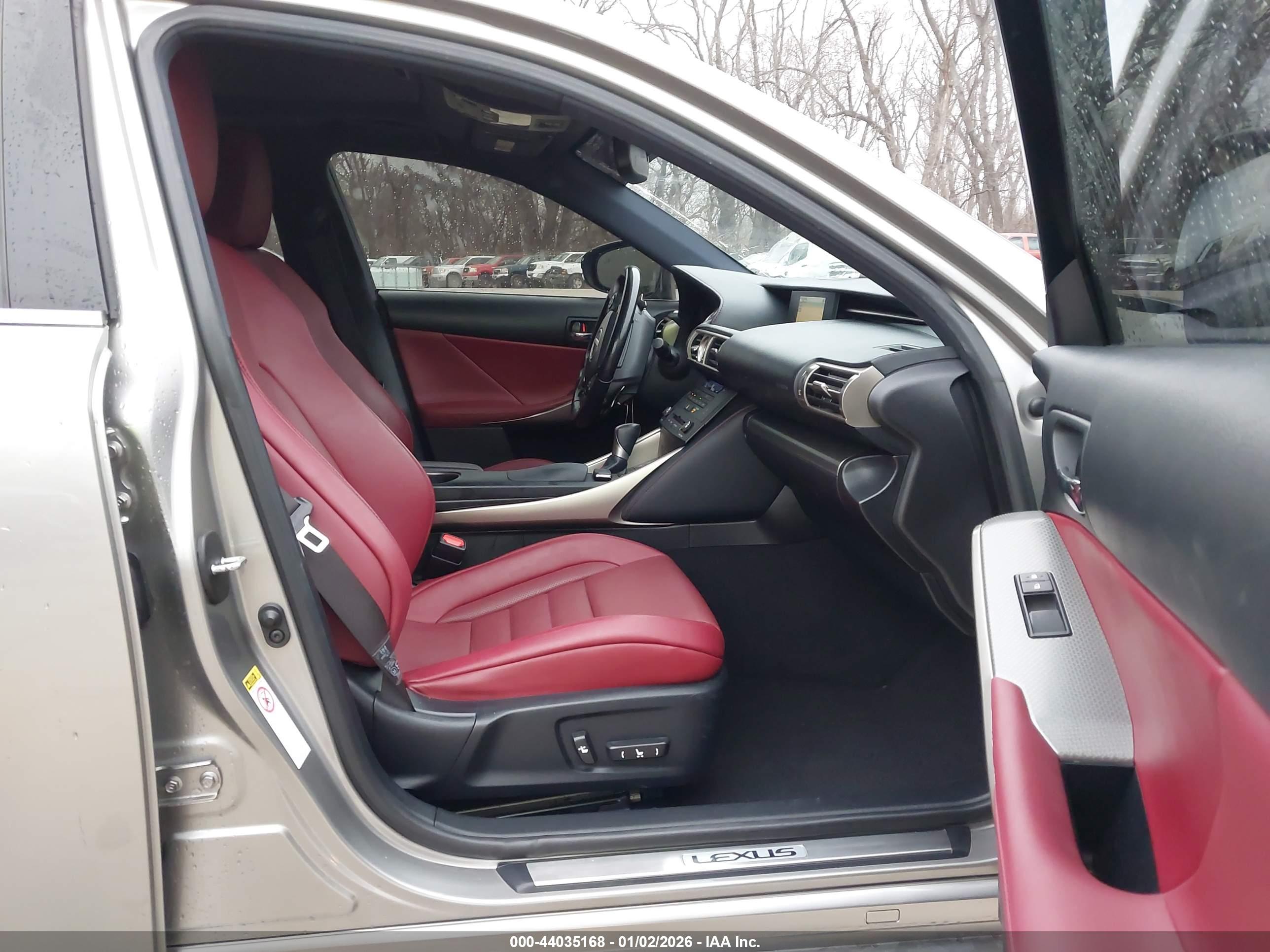 LEXUS IS image 5