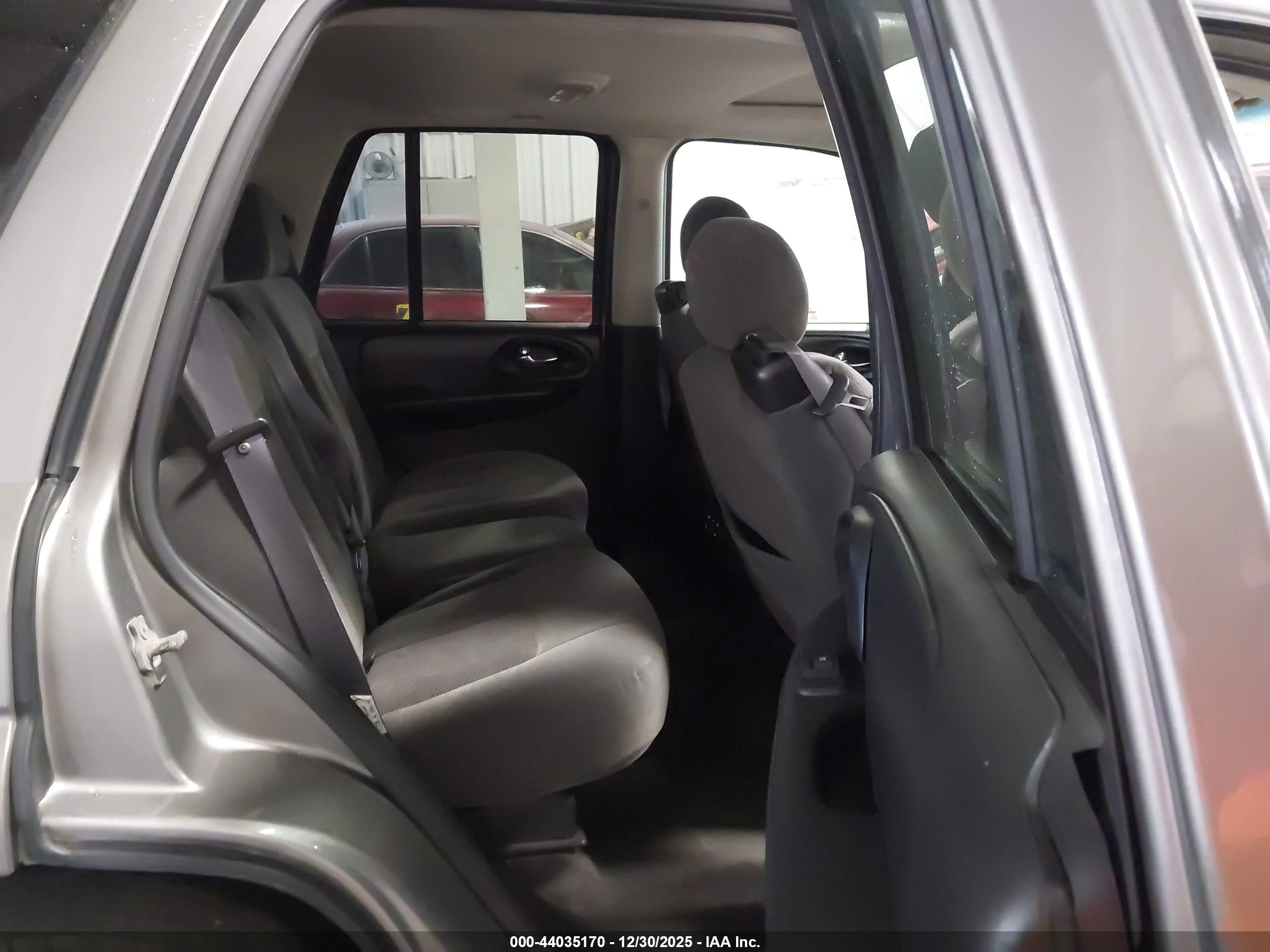 CHEVROLET TRAILBLAZER image 8