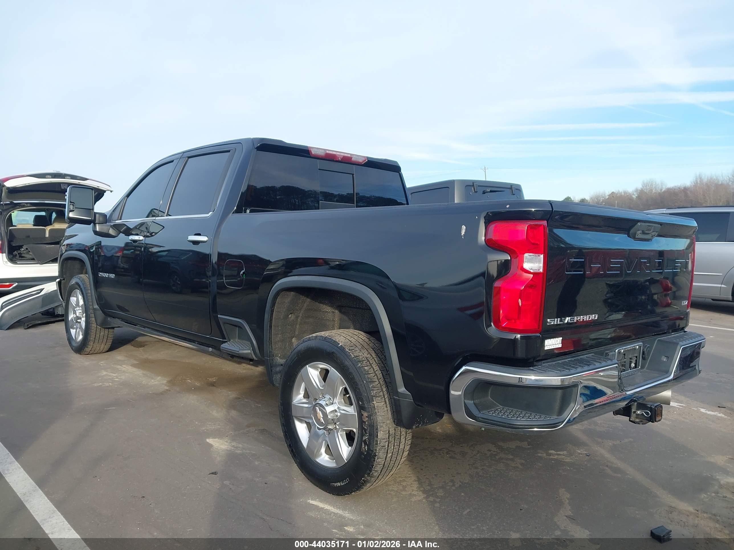 CHEVROLET SILVERADO image 3