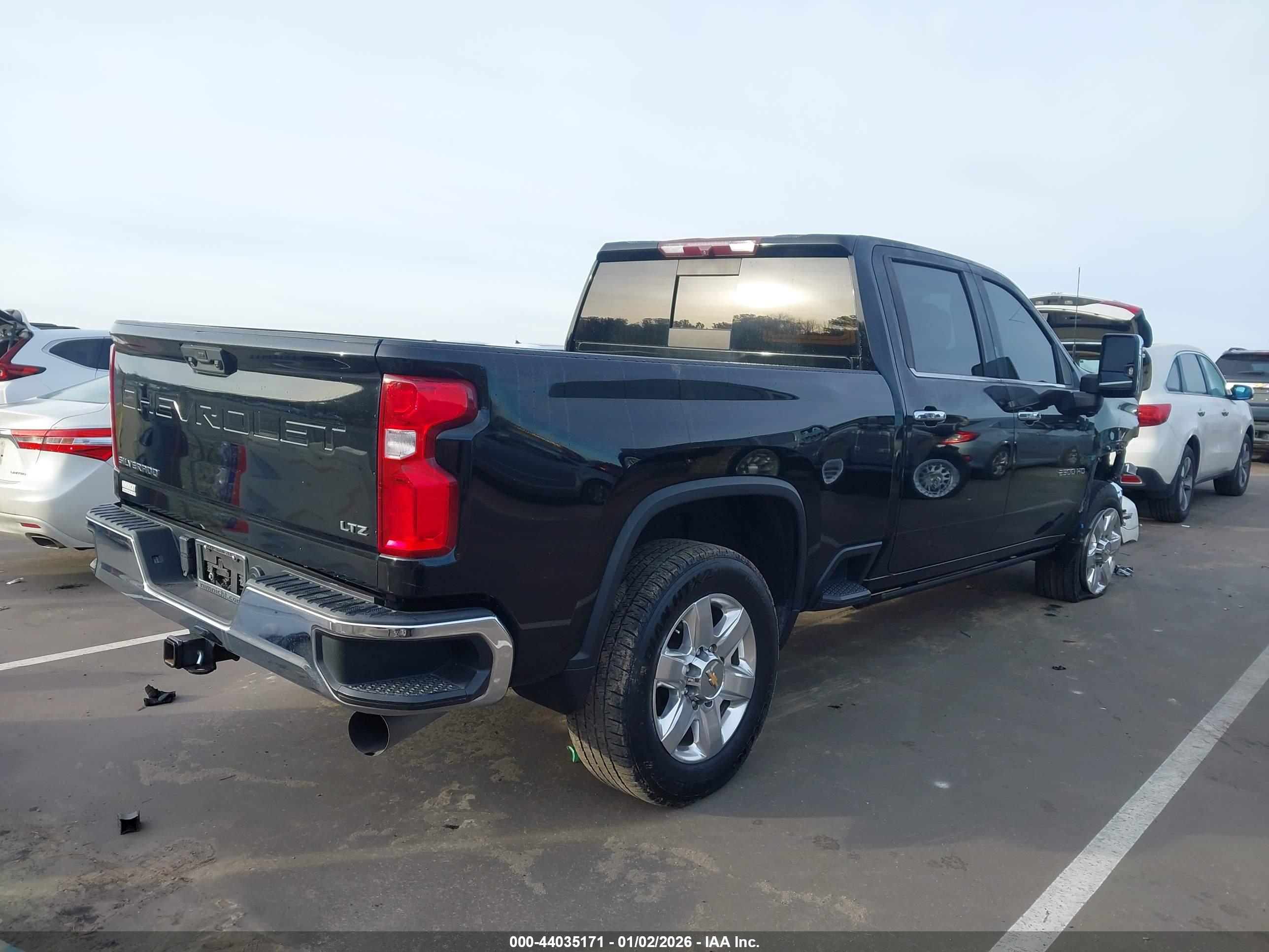 CHEVROLET SILVERADO image 4