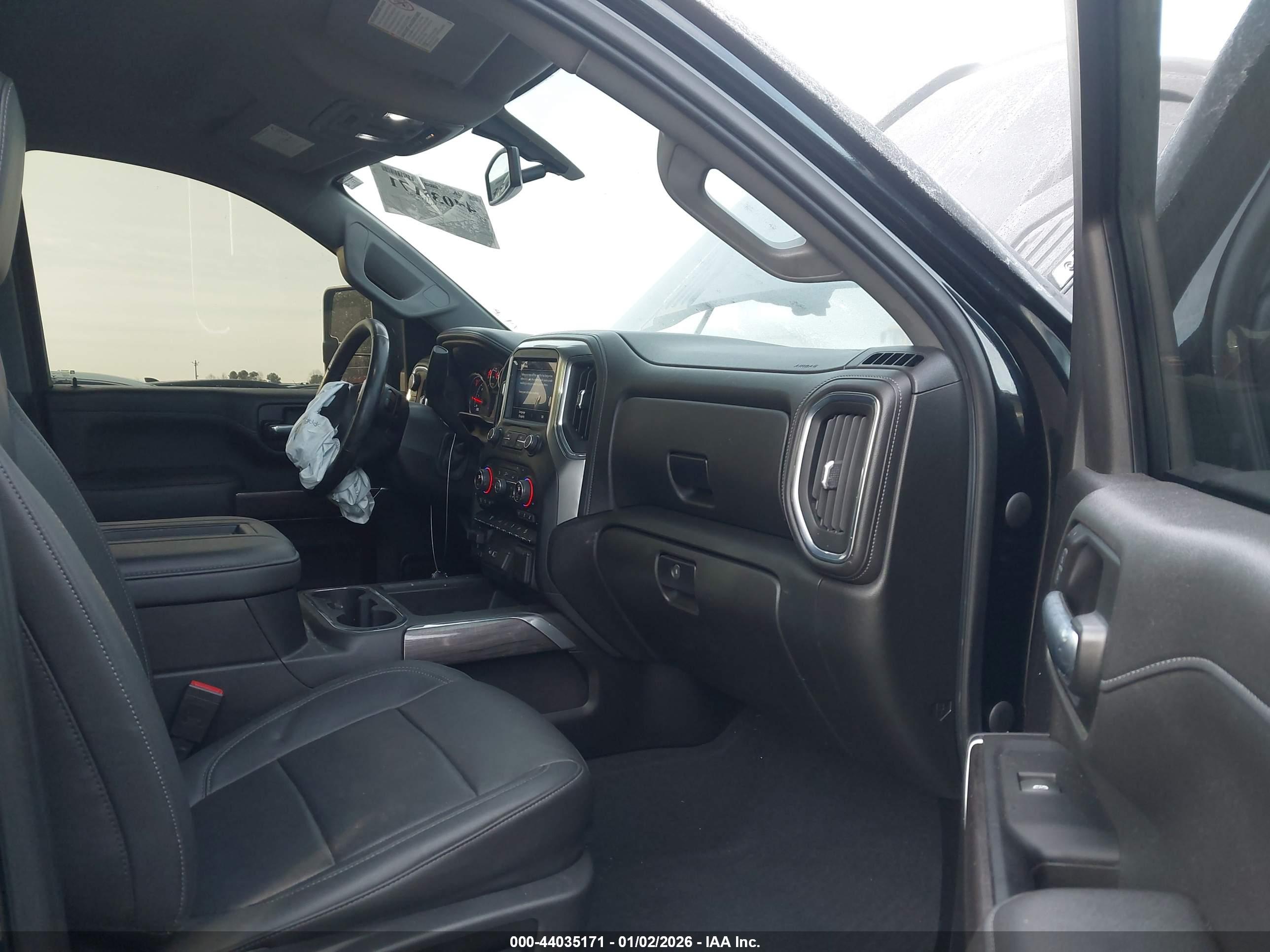 CHEVROLET SILVERADO image 5