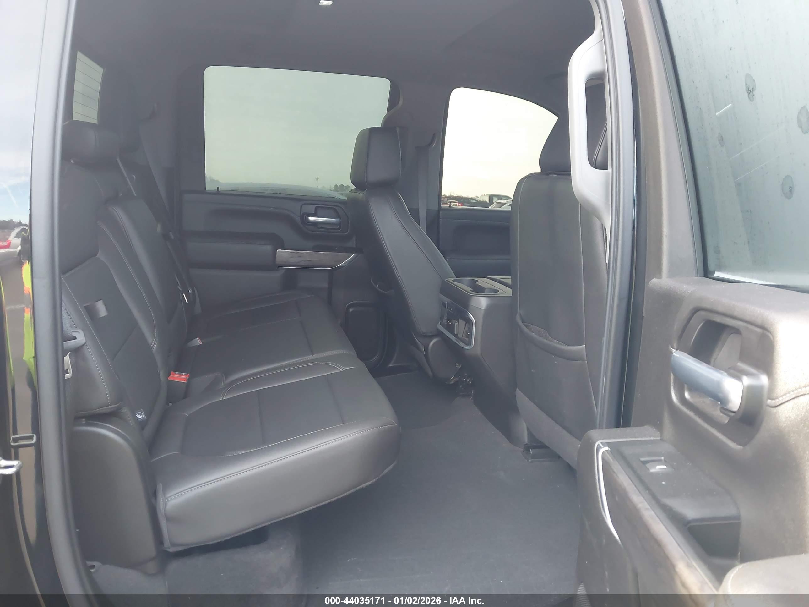 CHEVROLET SILVERADO image 8