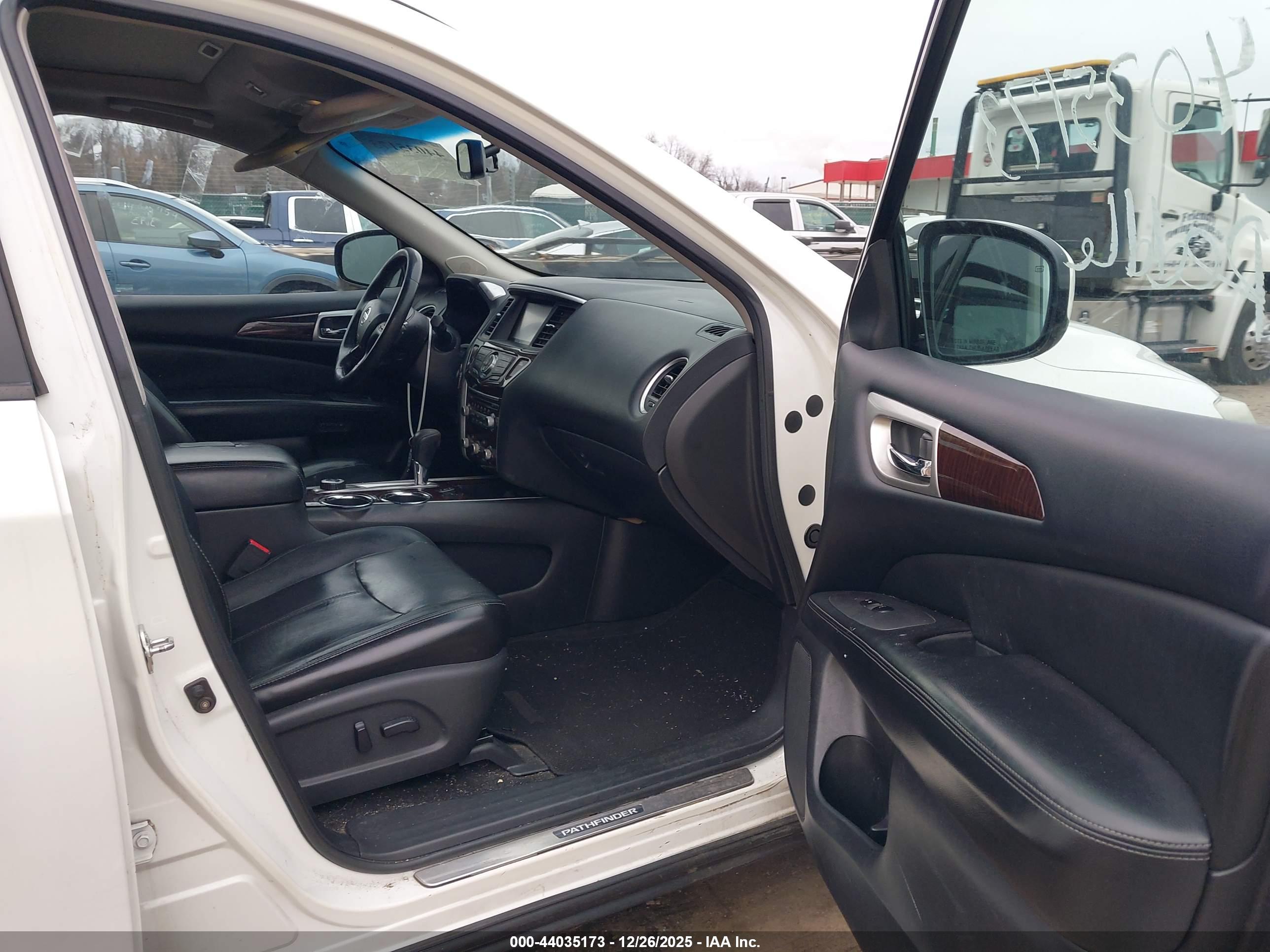 NISSAN PATHFINDER image 5