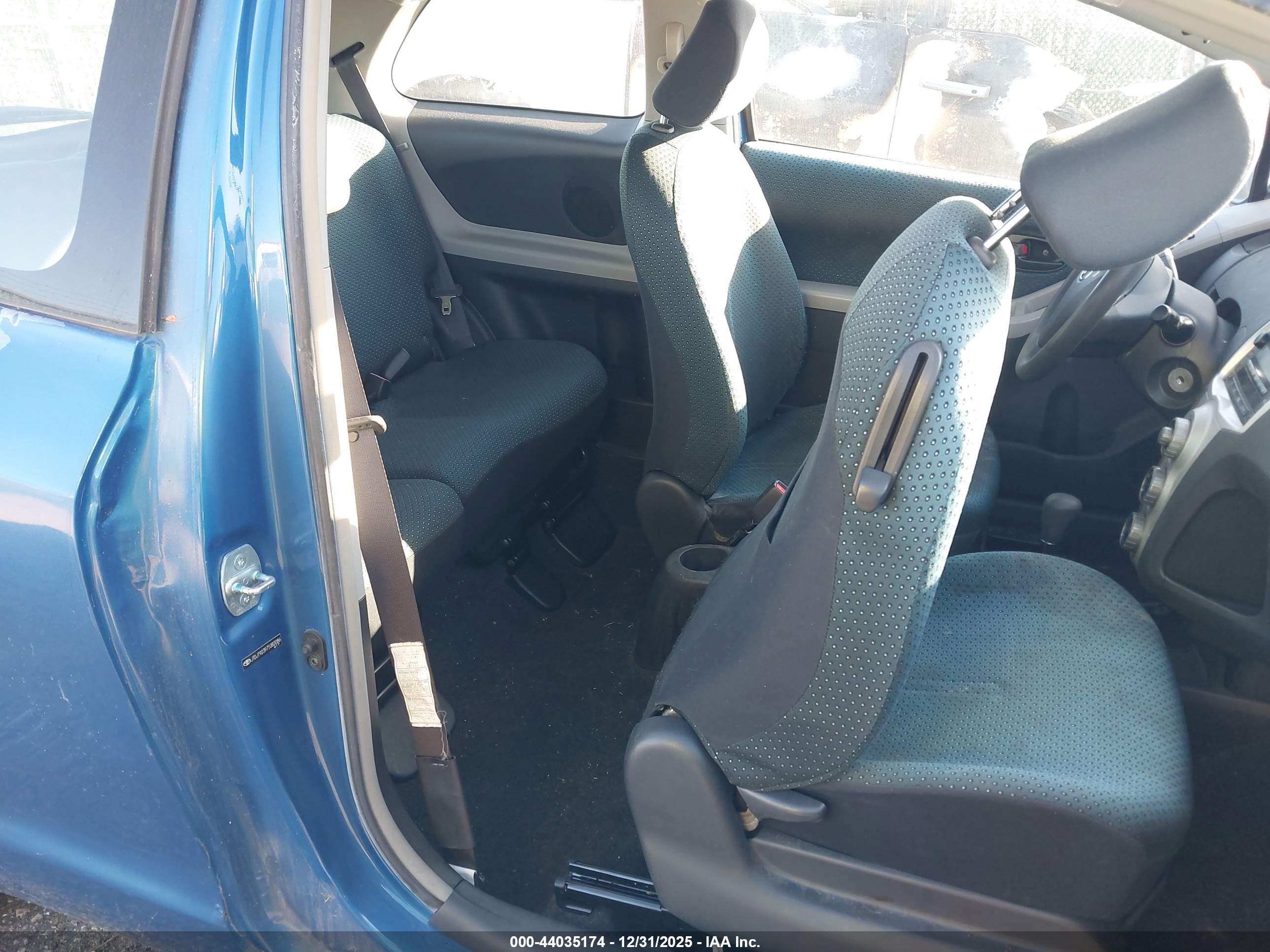 TOYOTA YARIS image 8