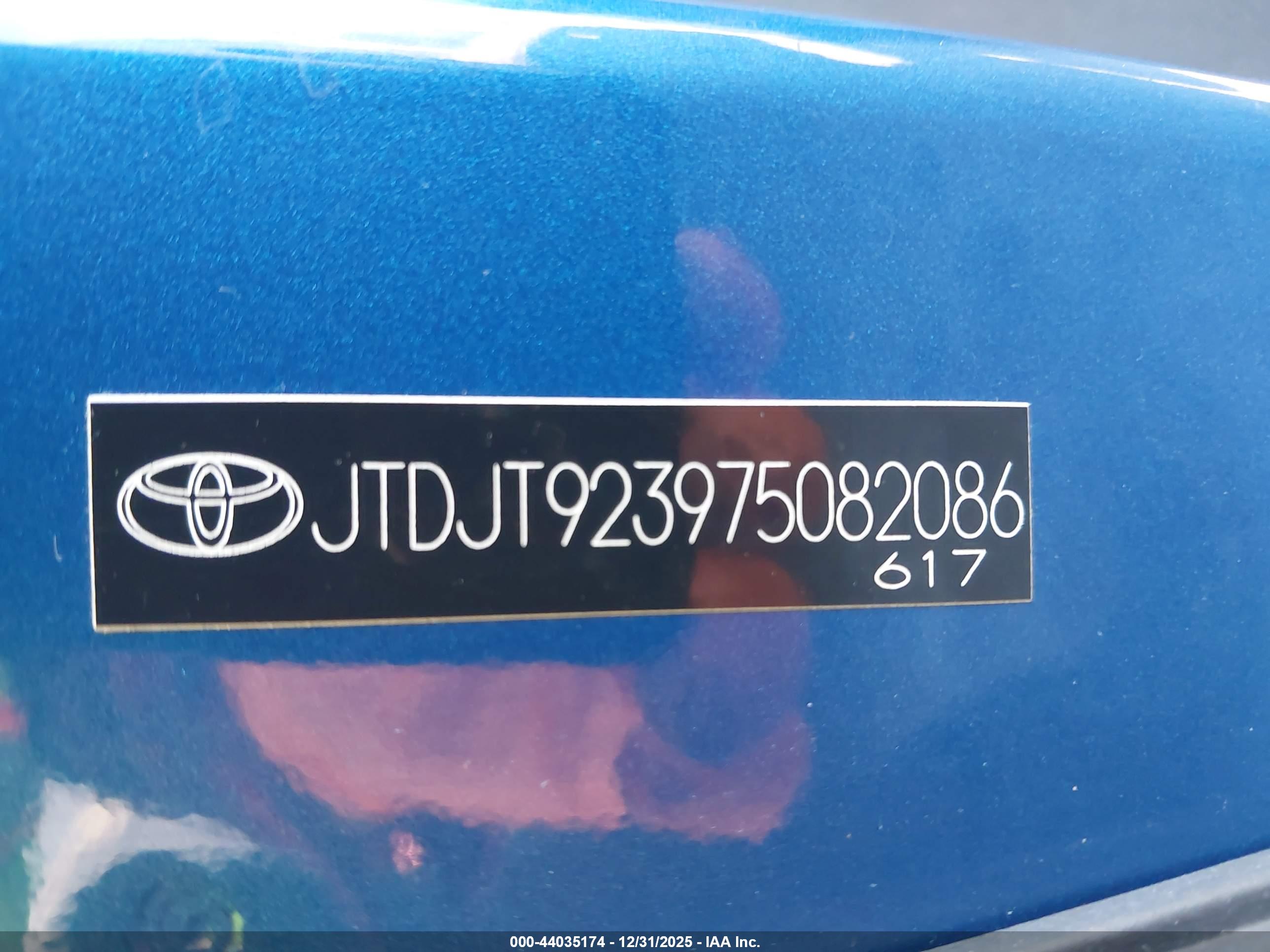 TOYOTA YARIS image 9