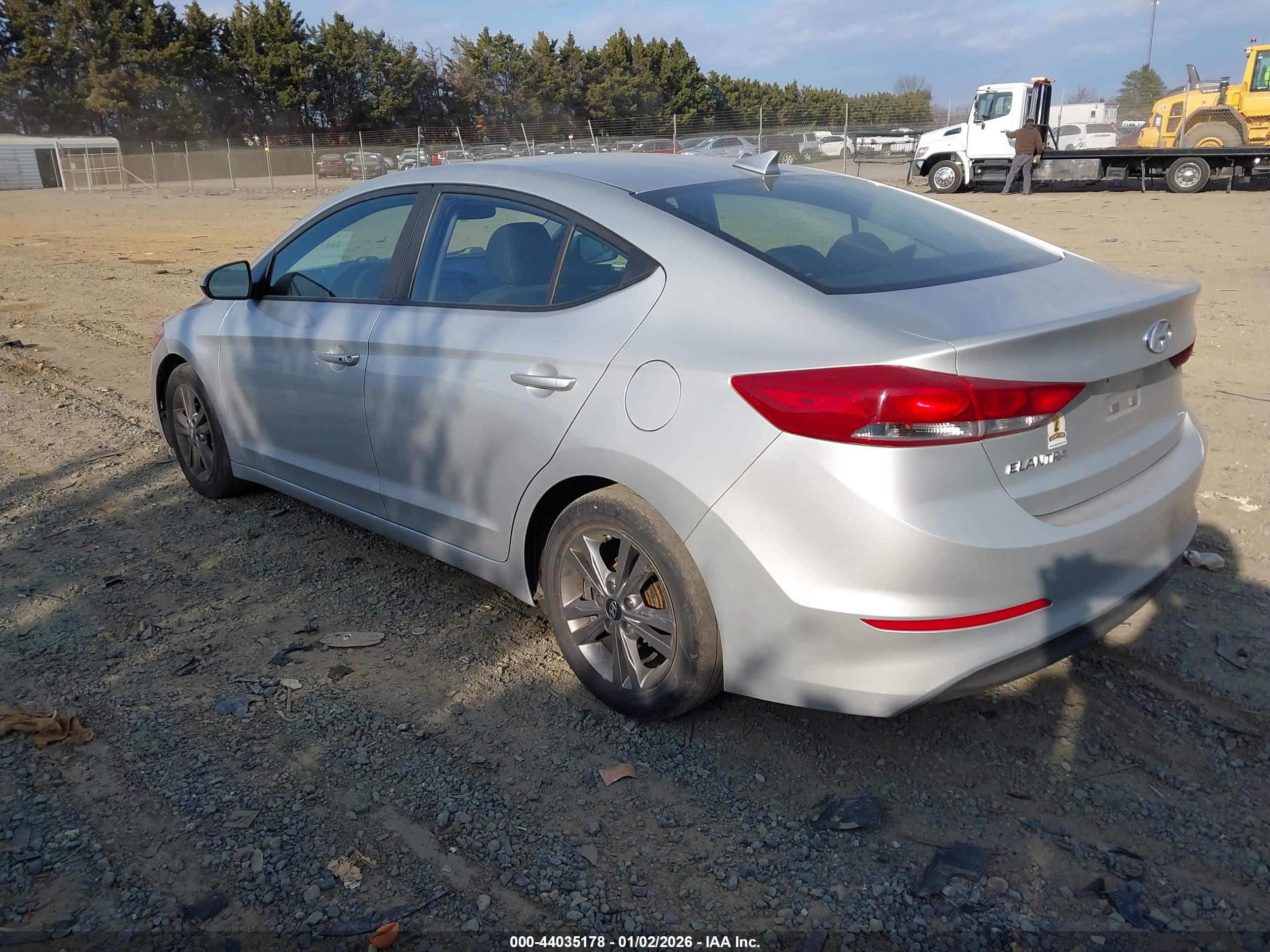 HYUNDAI ELANTRA image 3